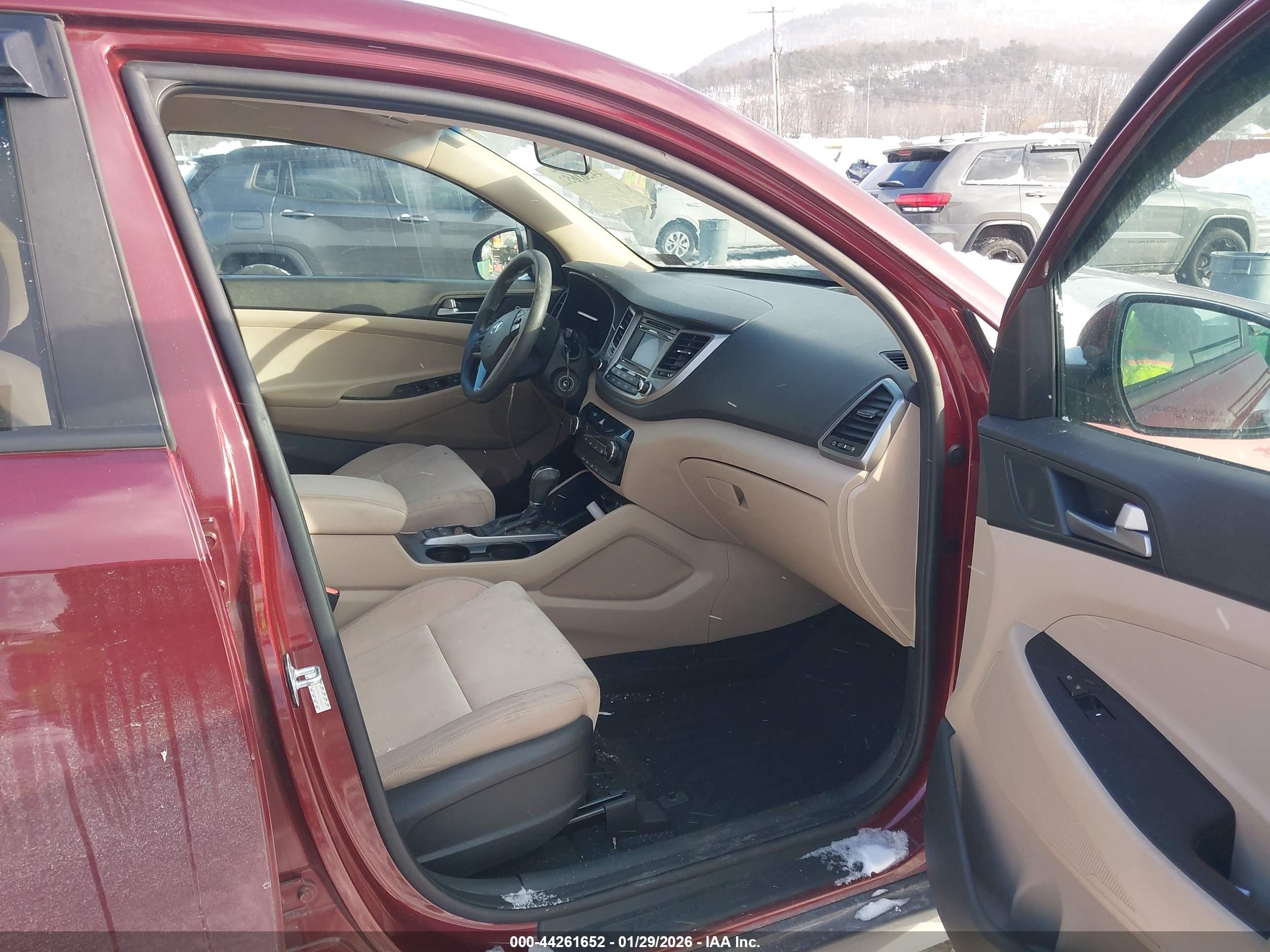 HYUNDAI TUCSON image 5