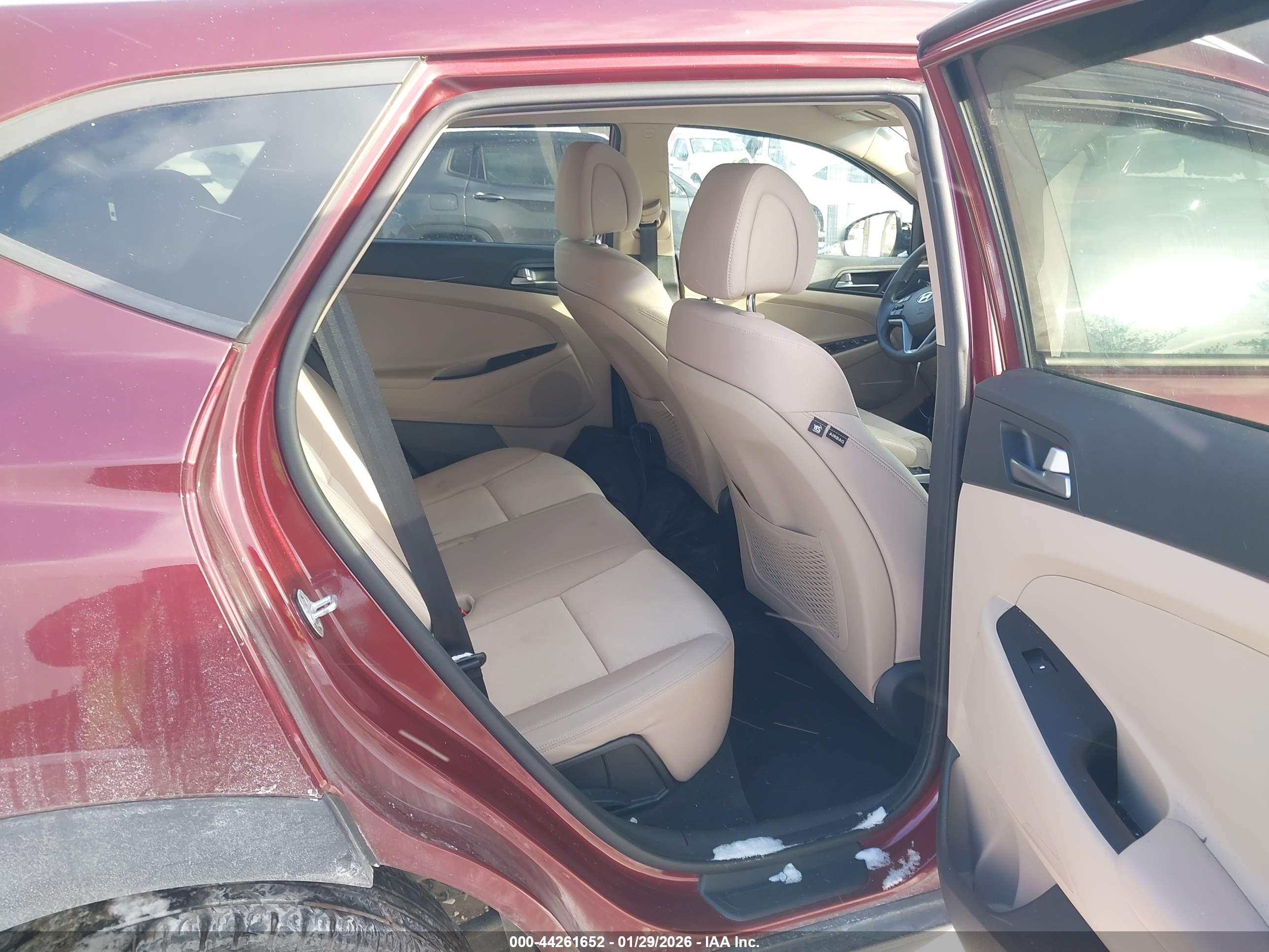 HYUNDAI TUCSON image 8