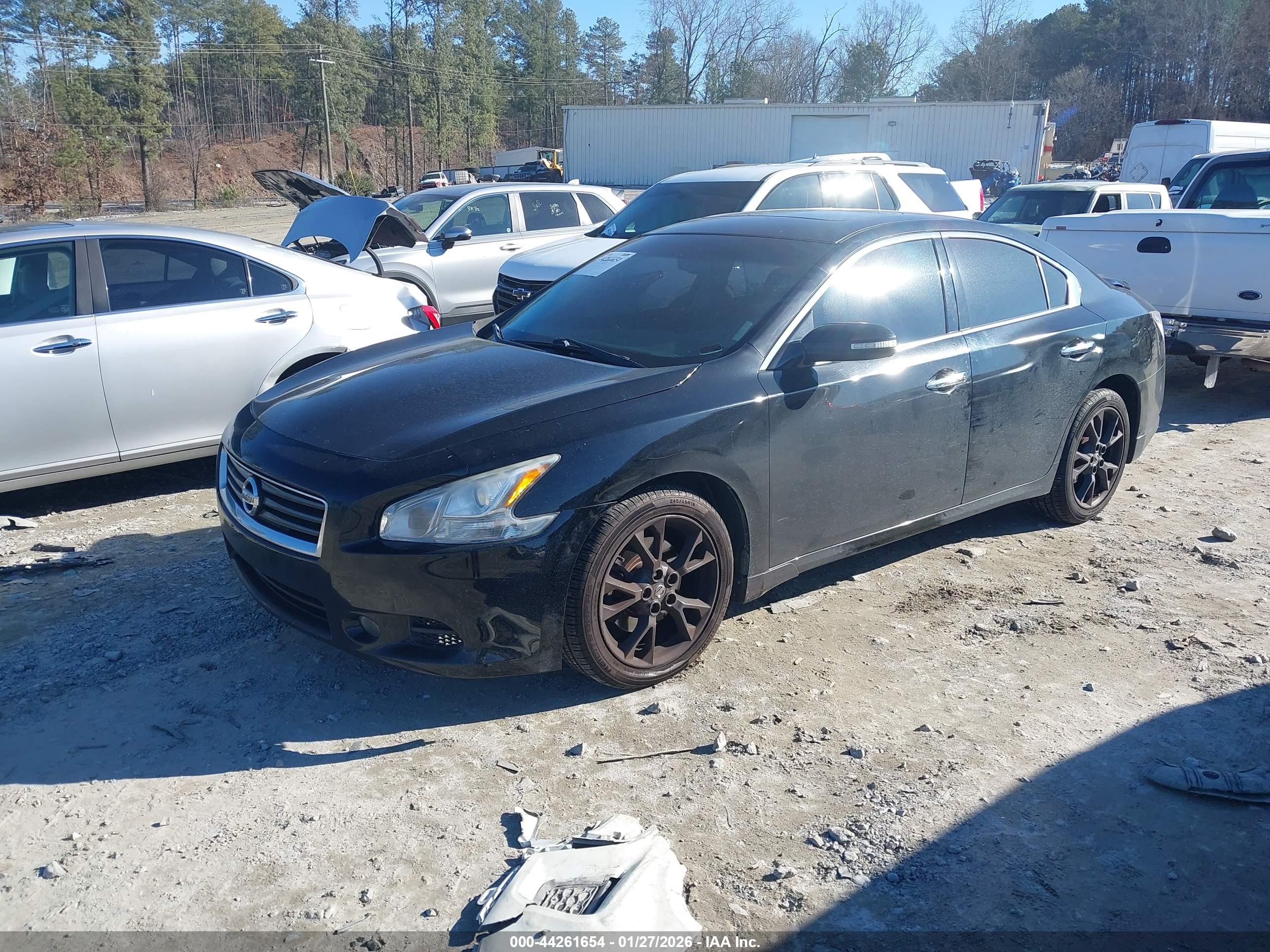 NISSAN MAXIMA image 2