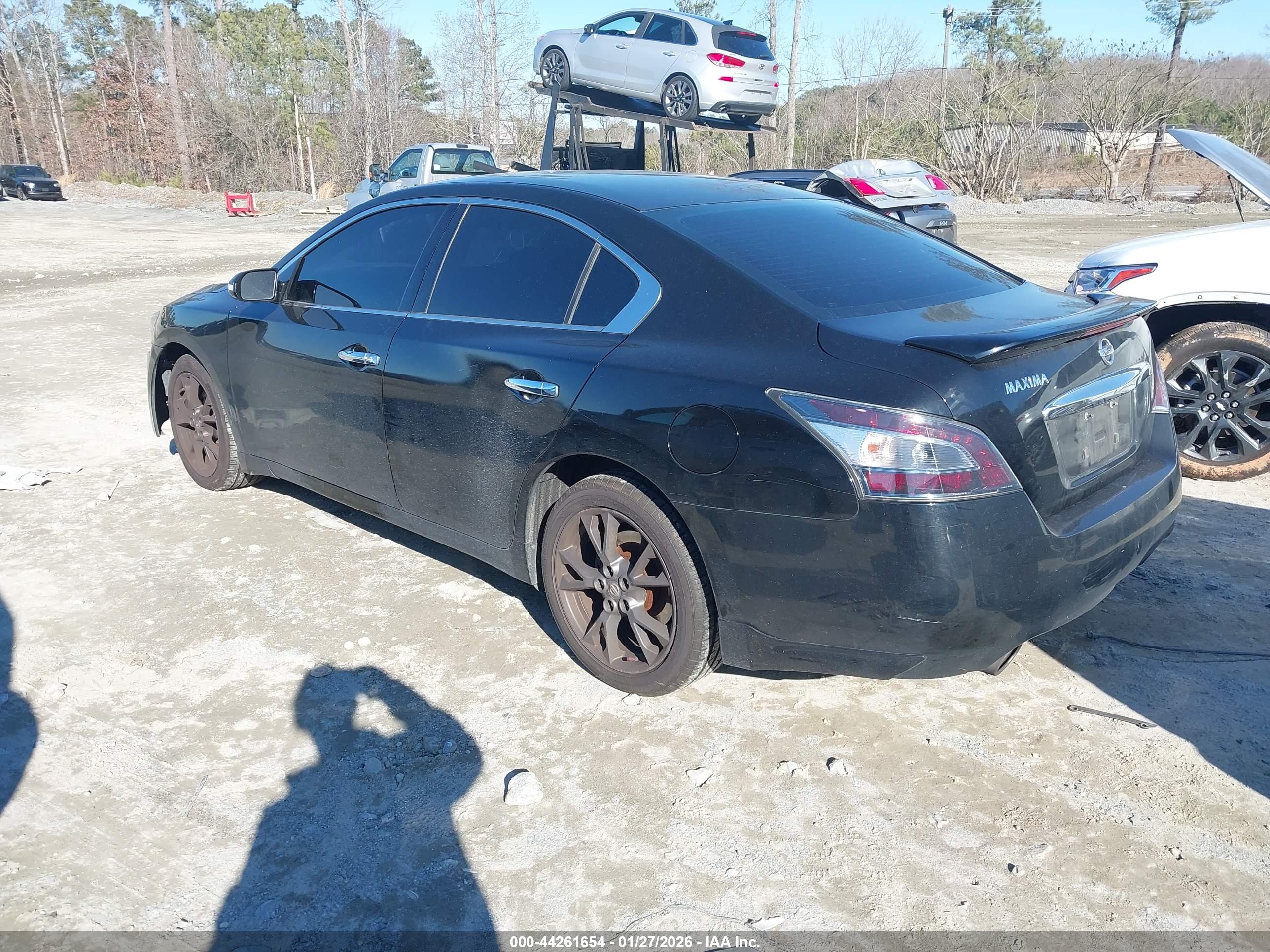 NISSAN MAXIMA image 3