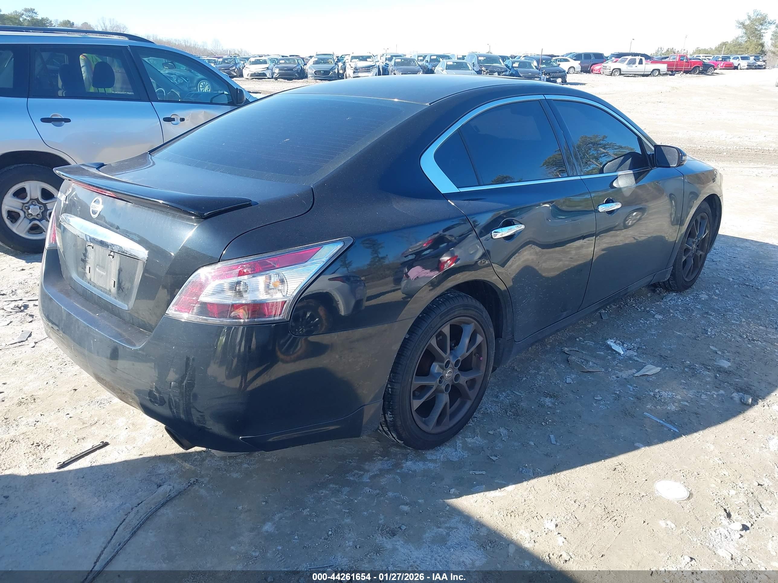 NISSAN MAXIMA image 4
