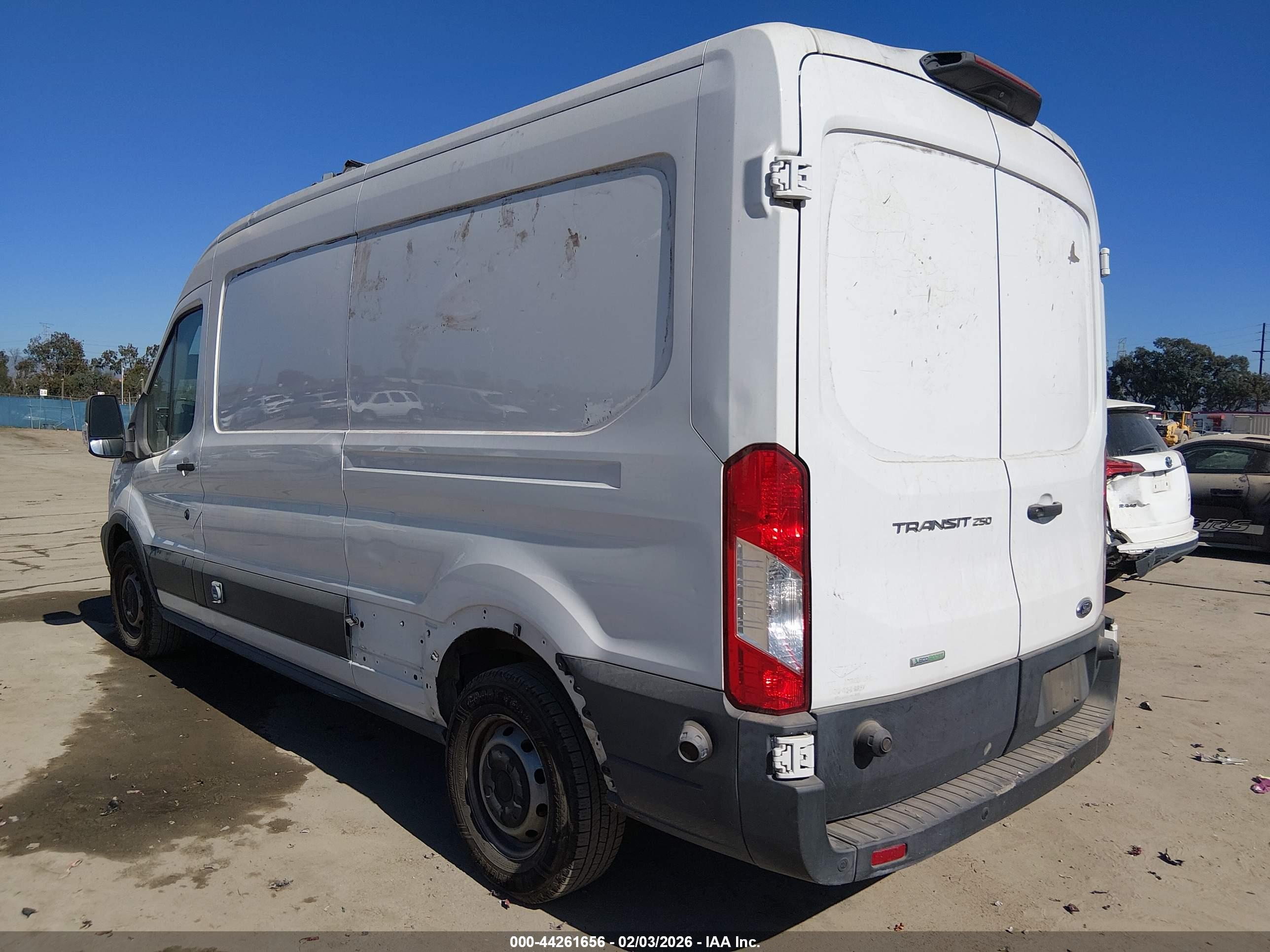 FORD TRANSIT-250 image 3