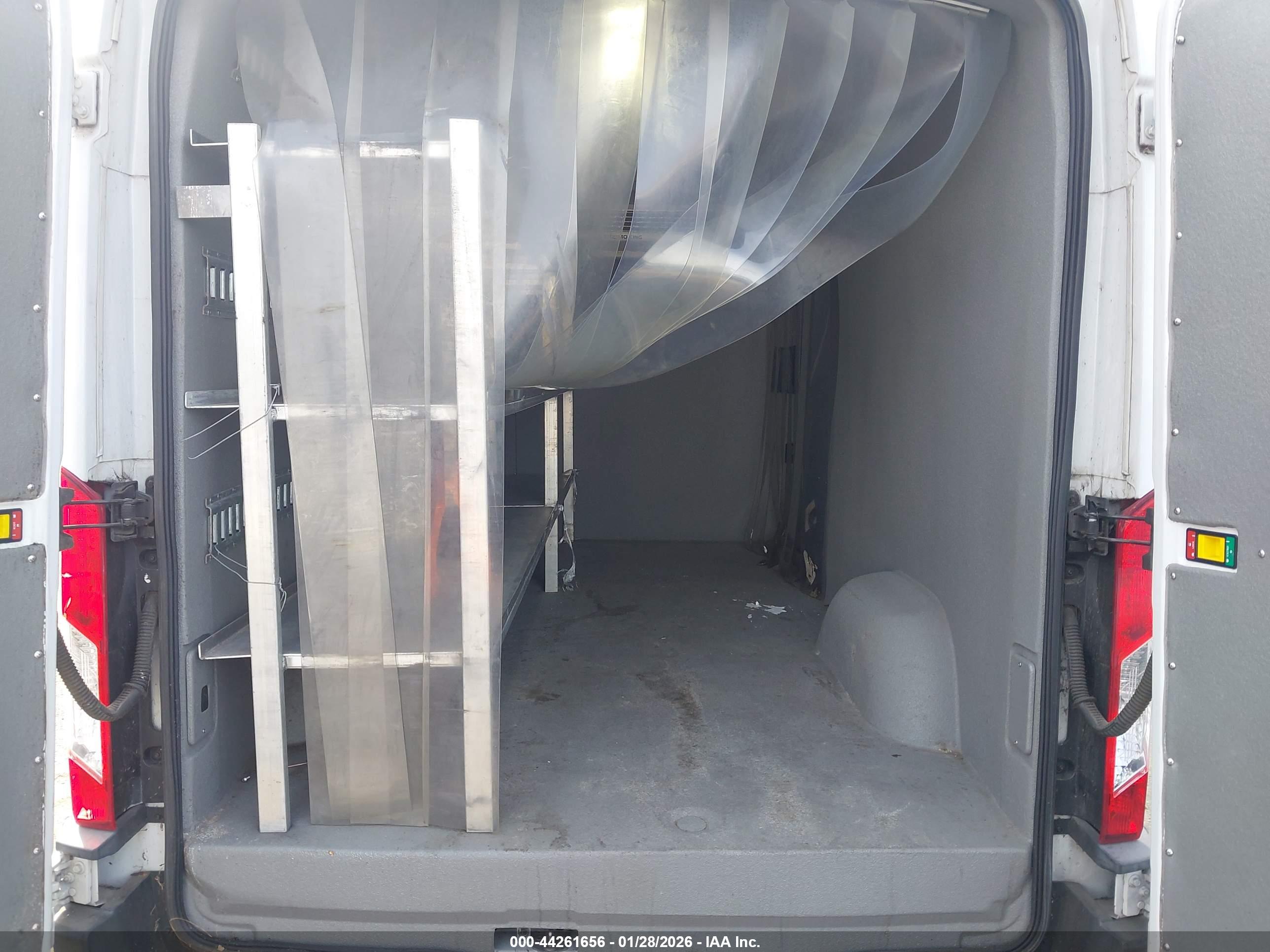 FORD TRANSIT-250 image 8