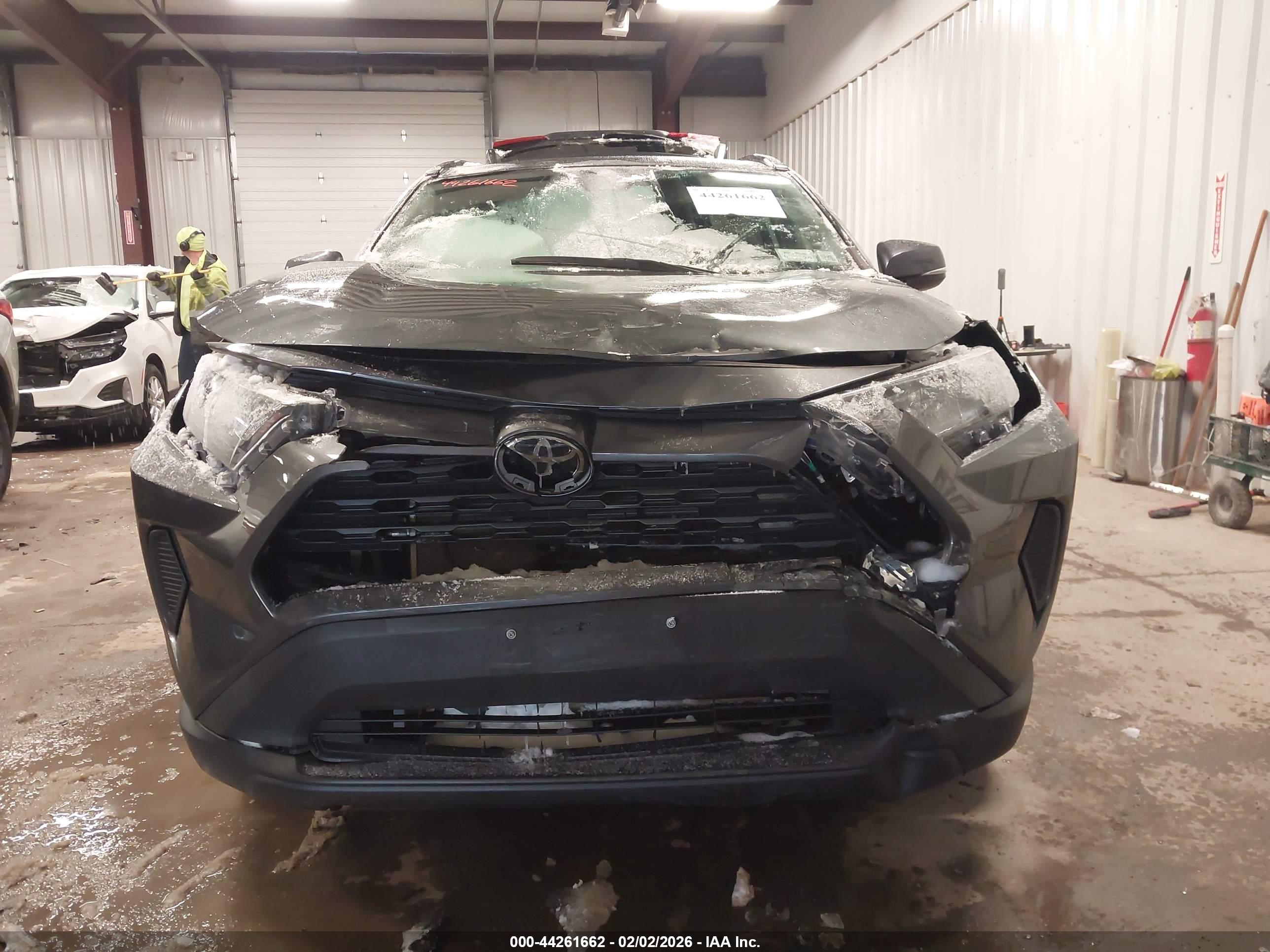 TOYOTA RAV4 image 6