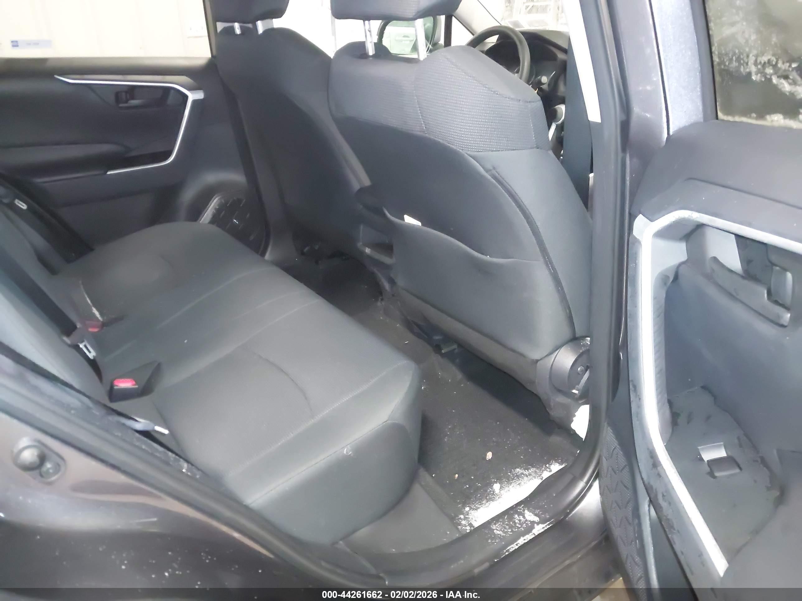 TOYOTA RAV4 image 8