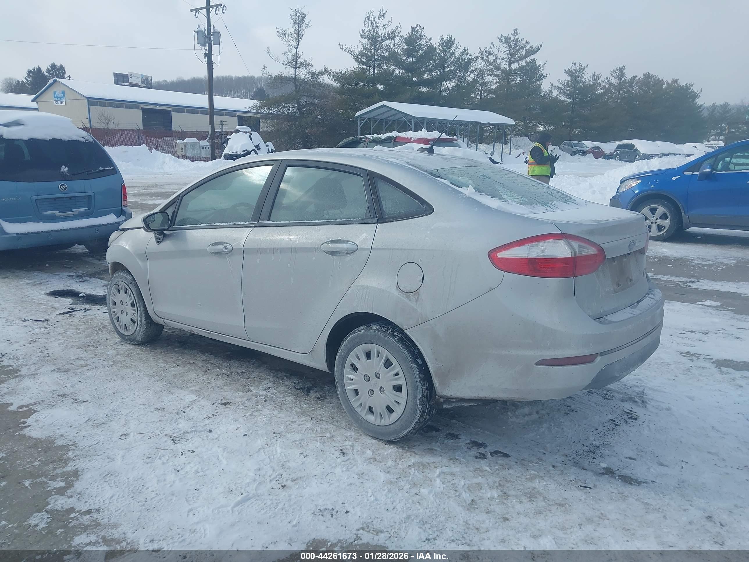 FORD FIESTA image 3