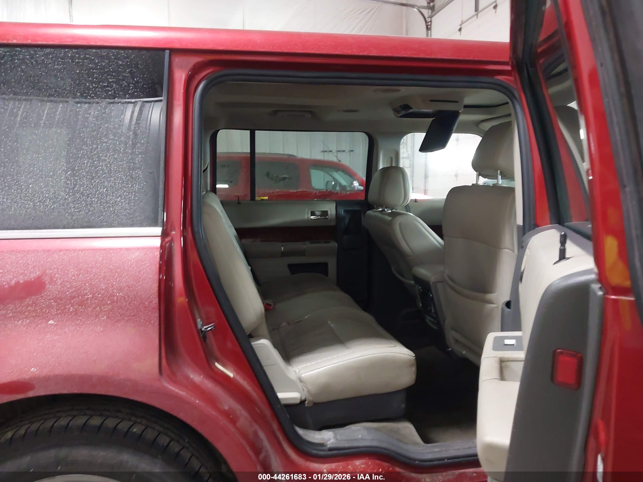 FORD FLEX image 8