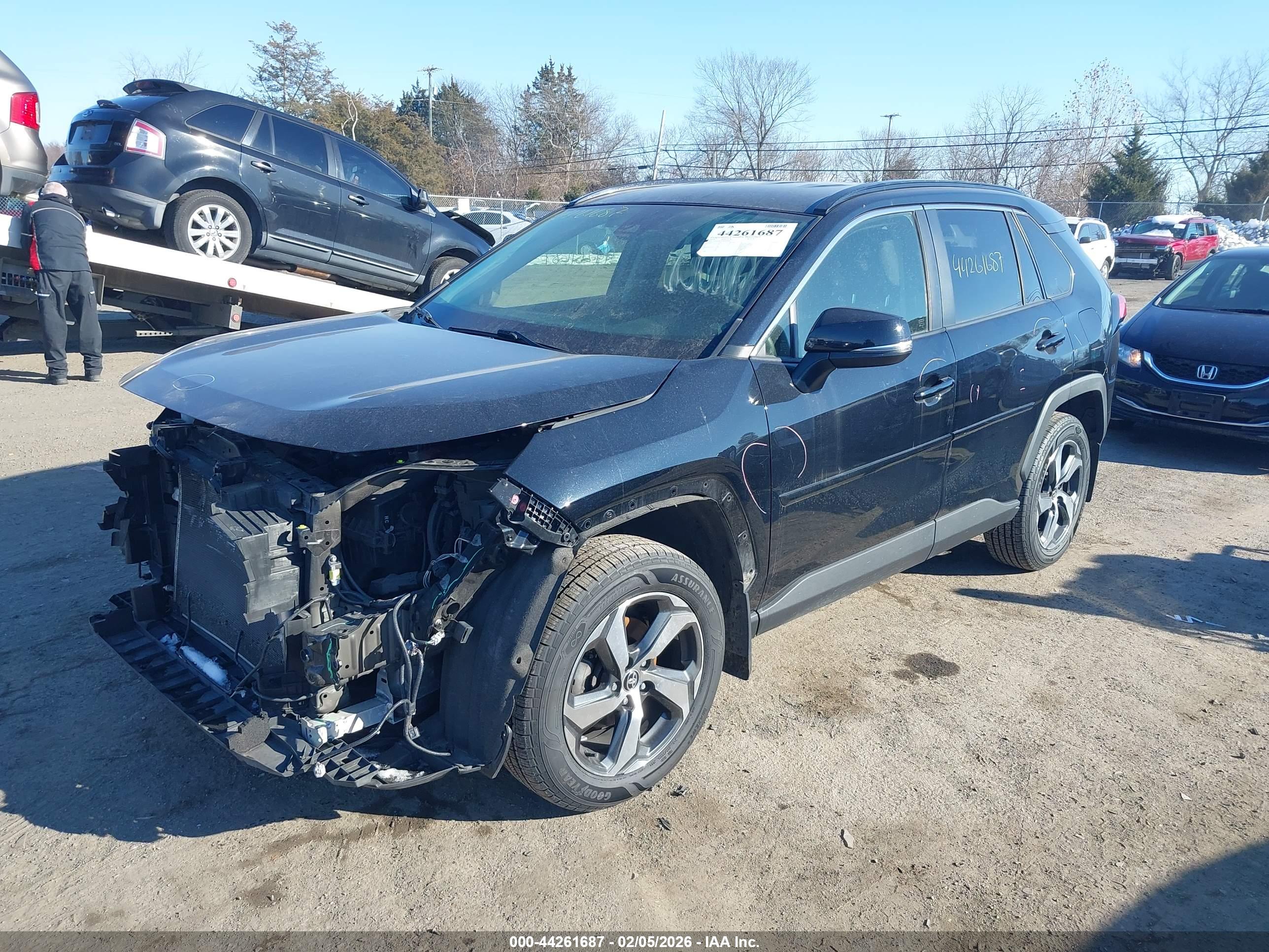 TOYOTA RAV4 image 2