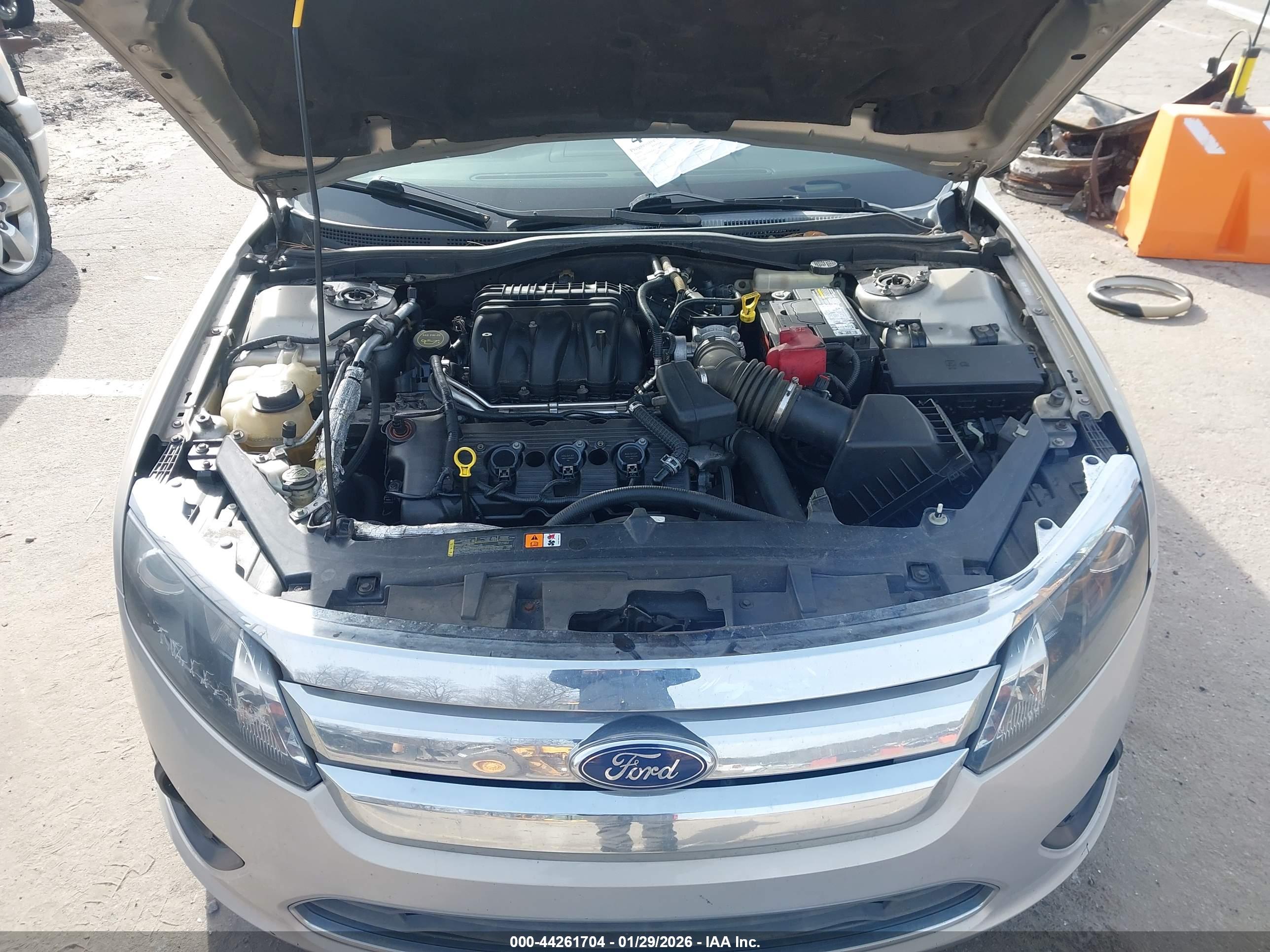 FORD FUSION image 10