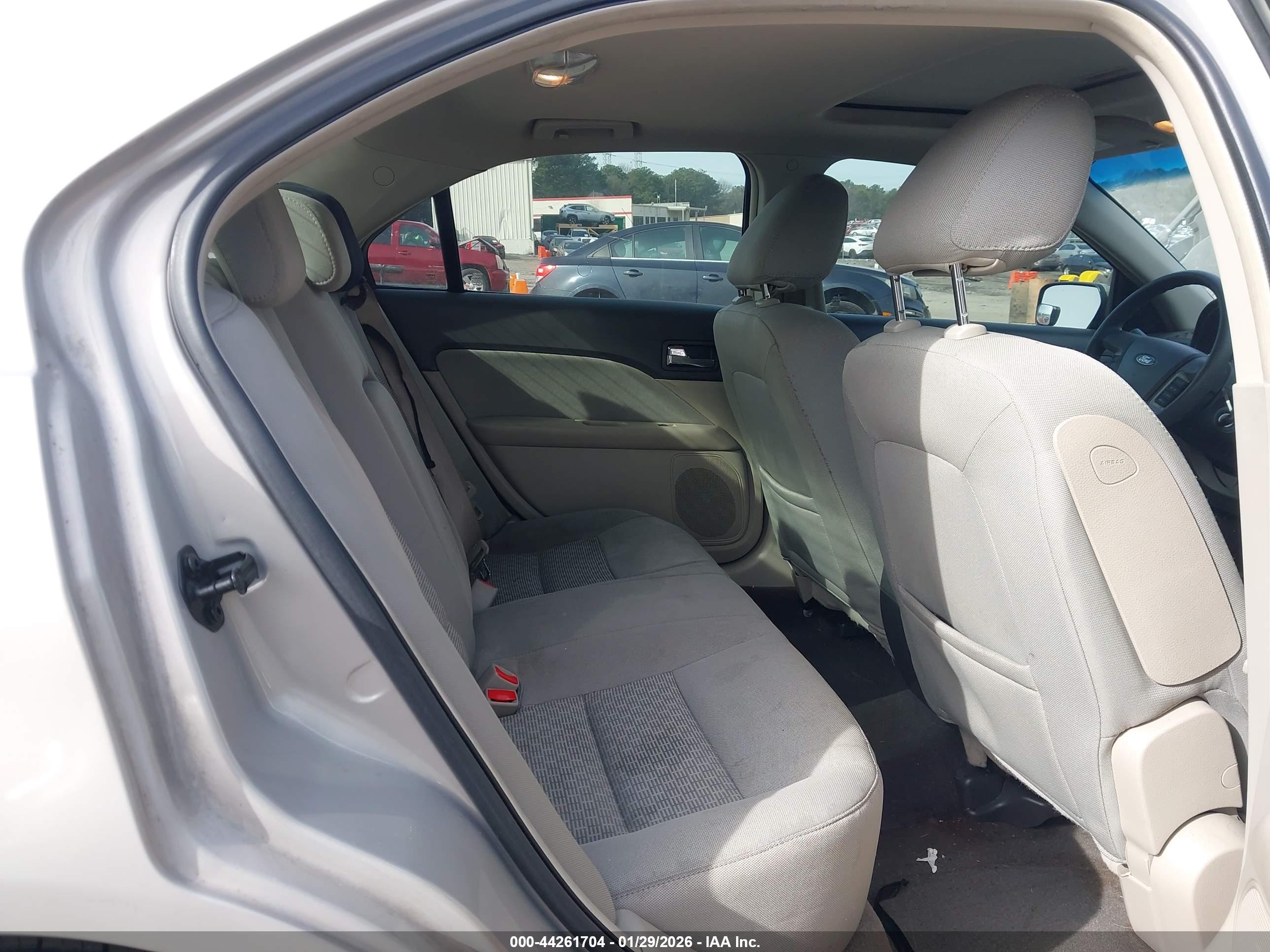FORD FUSION image 8