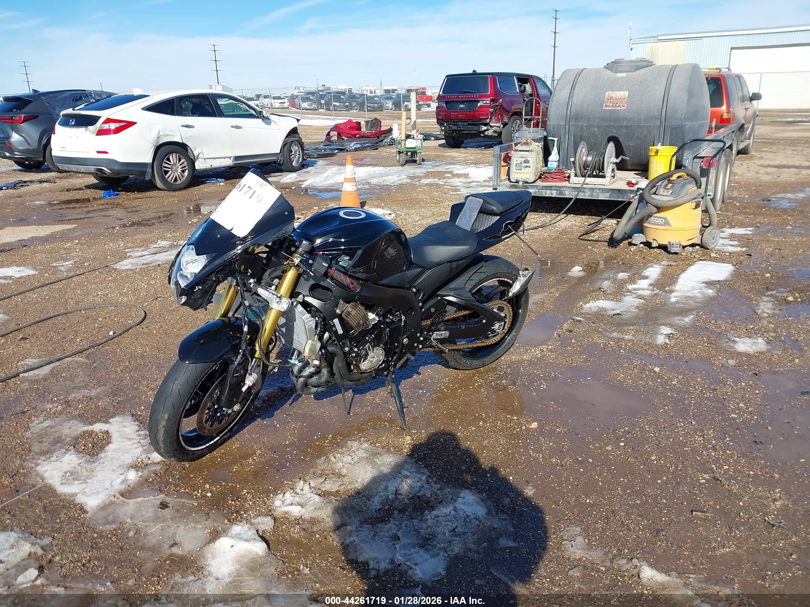 SUZUKI GSX-R750 image 2