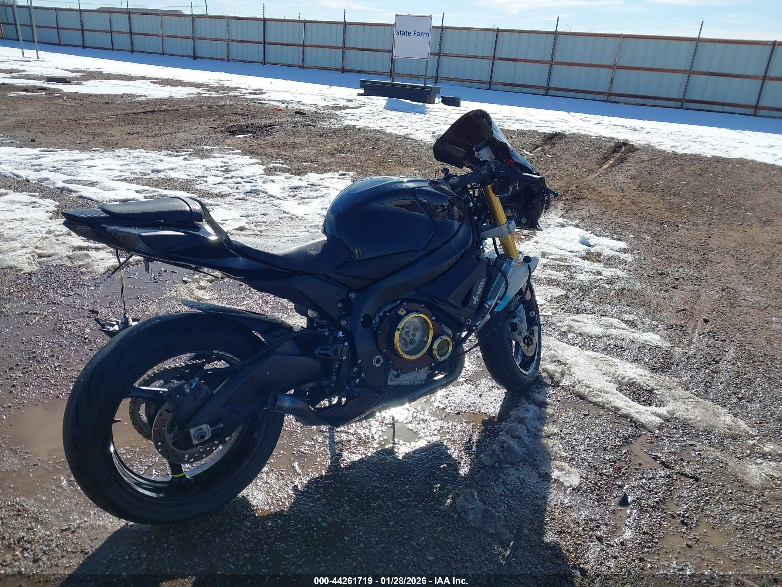SUZUKI GSX-R750 image 4