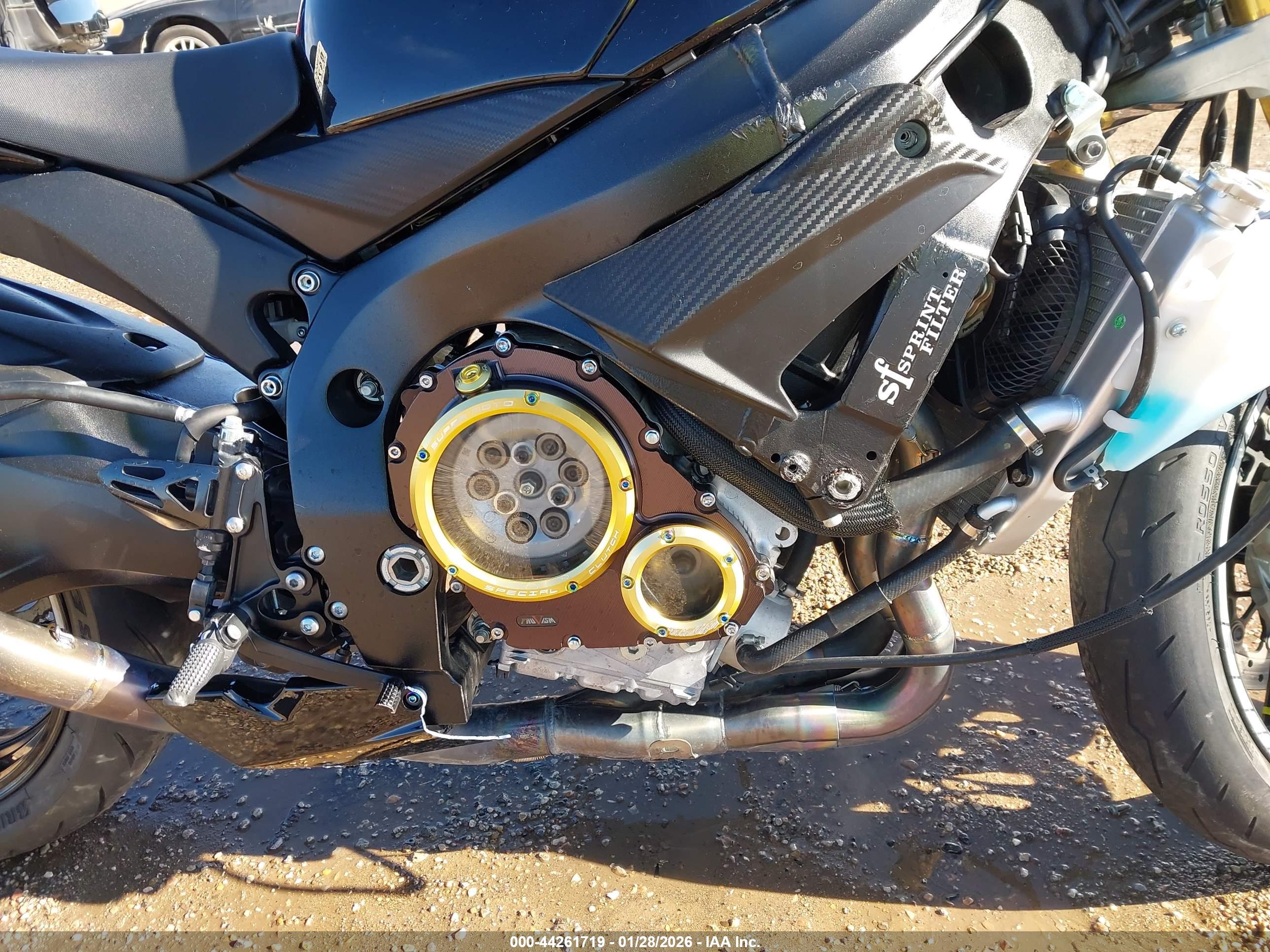 SUZUKI GSX-R750 image 8