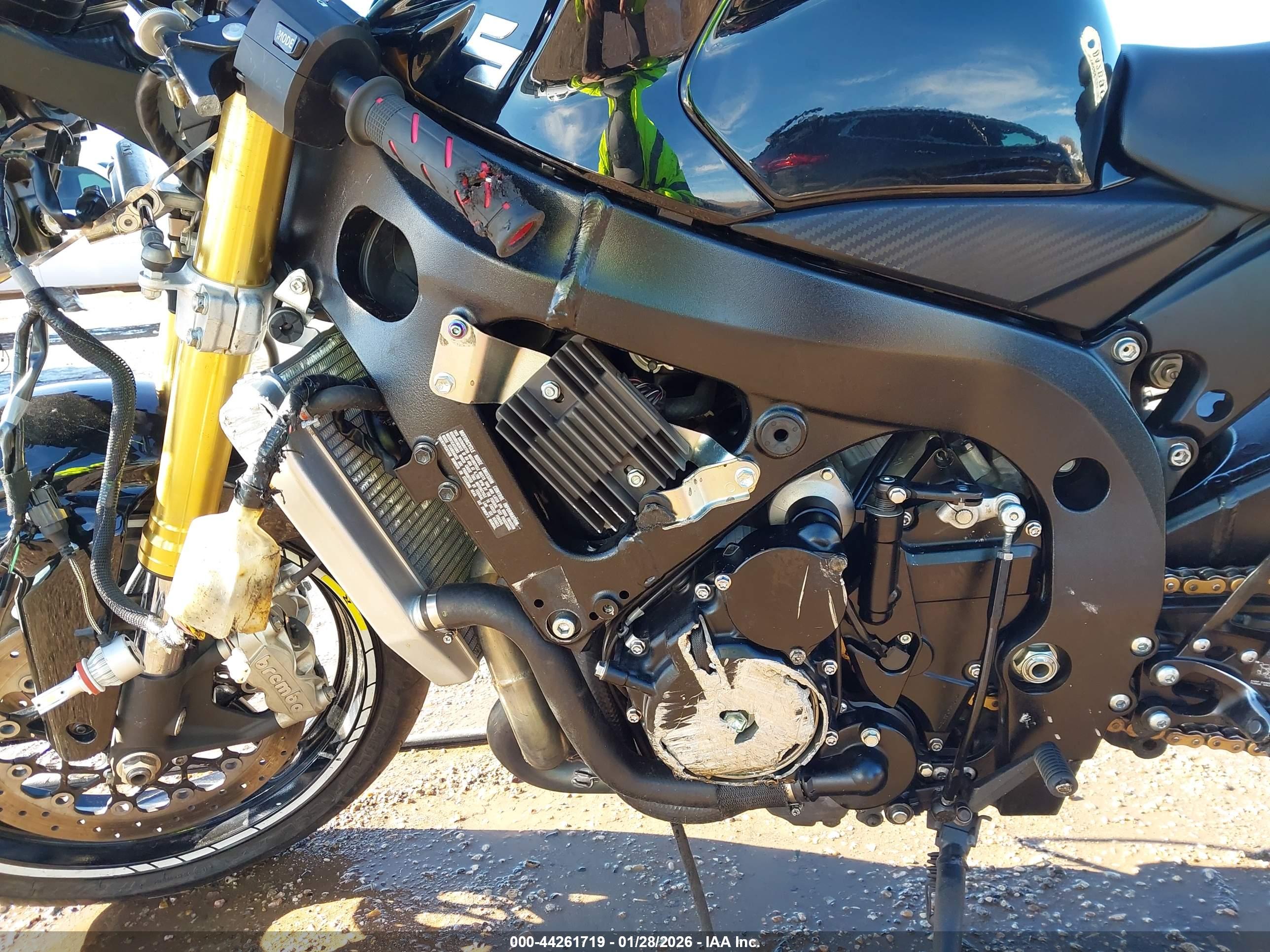 SUZUKI GSX-R750 image 9