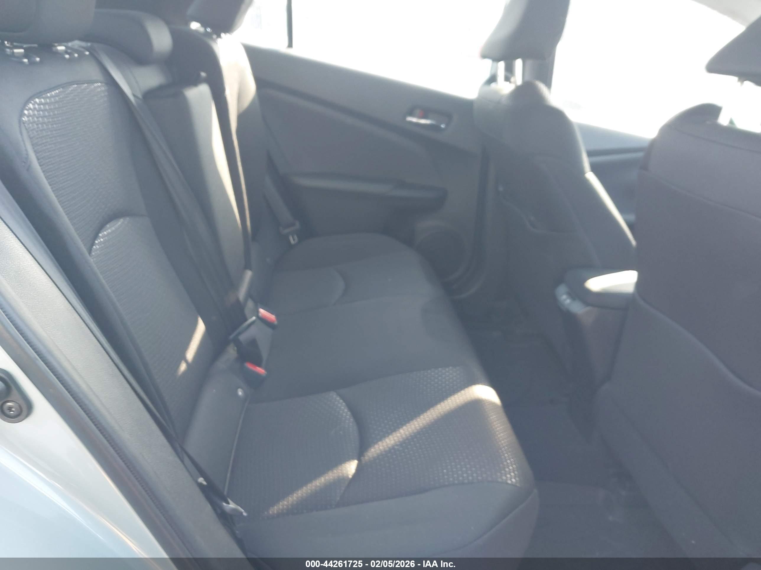 TOYOTA PRIUS image 8