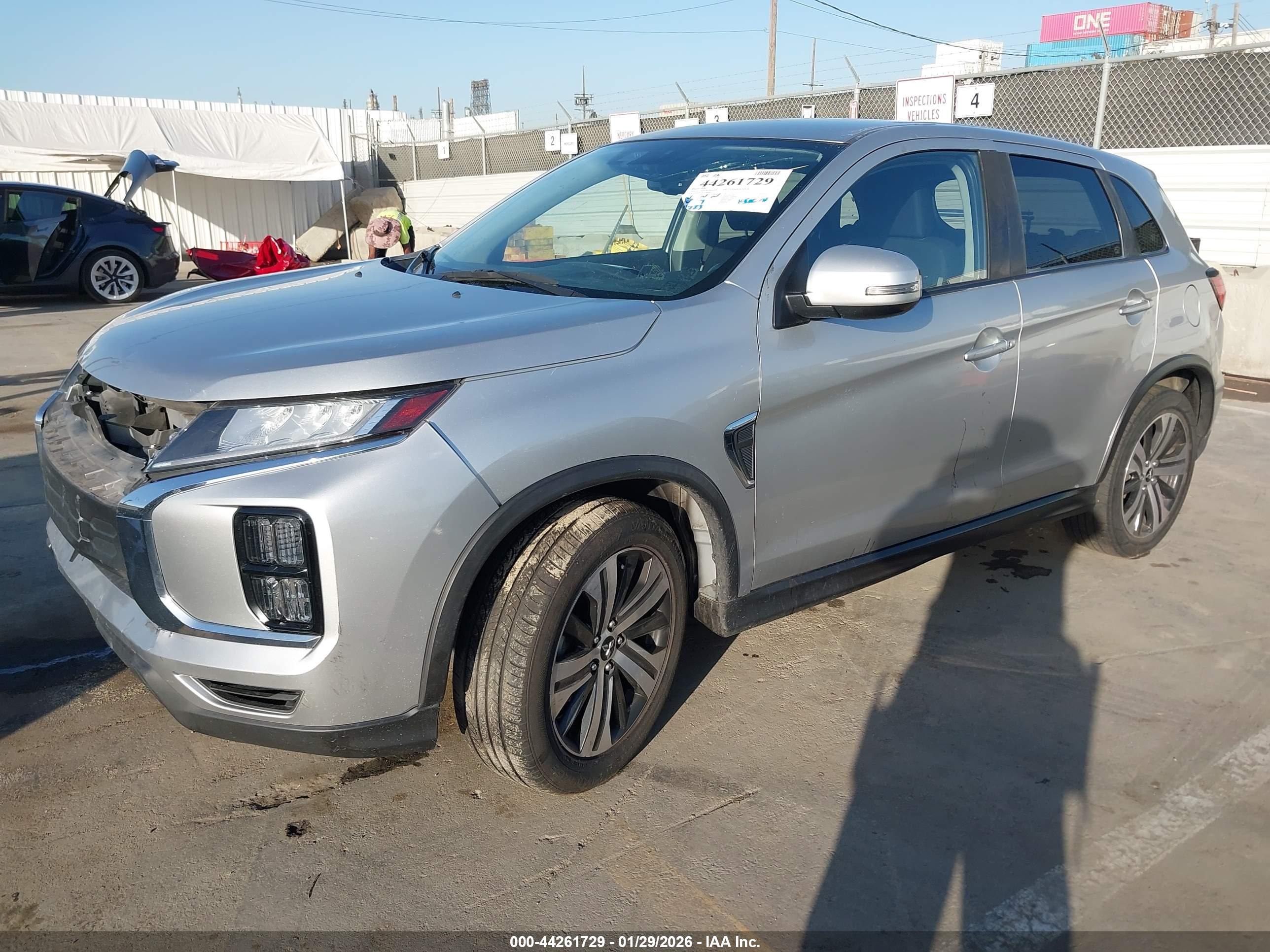 MITSUBISHI OUTLANDER image 2