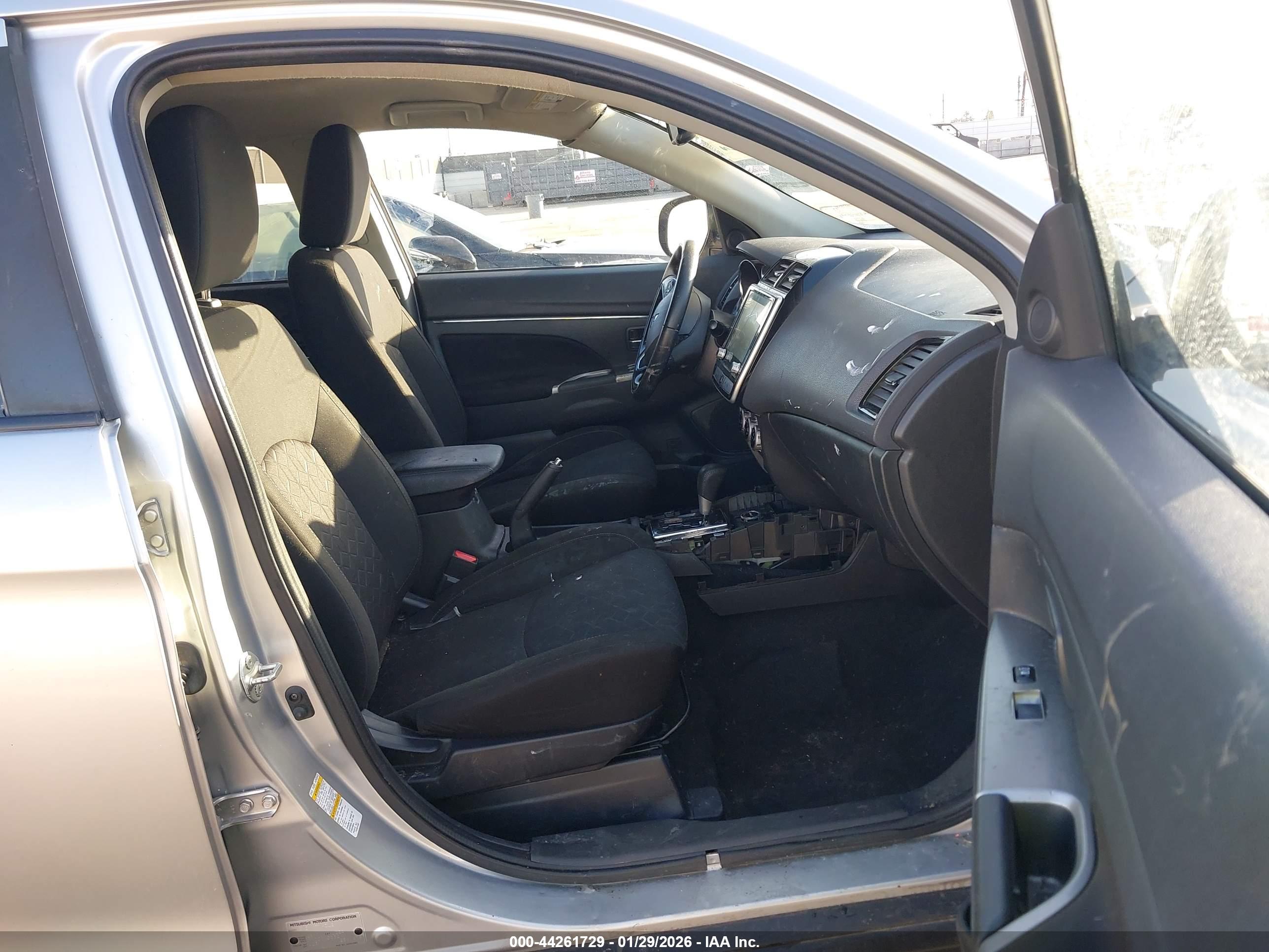 MITSUBISHI OUTLANDER image 5