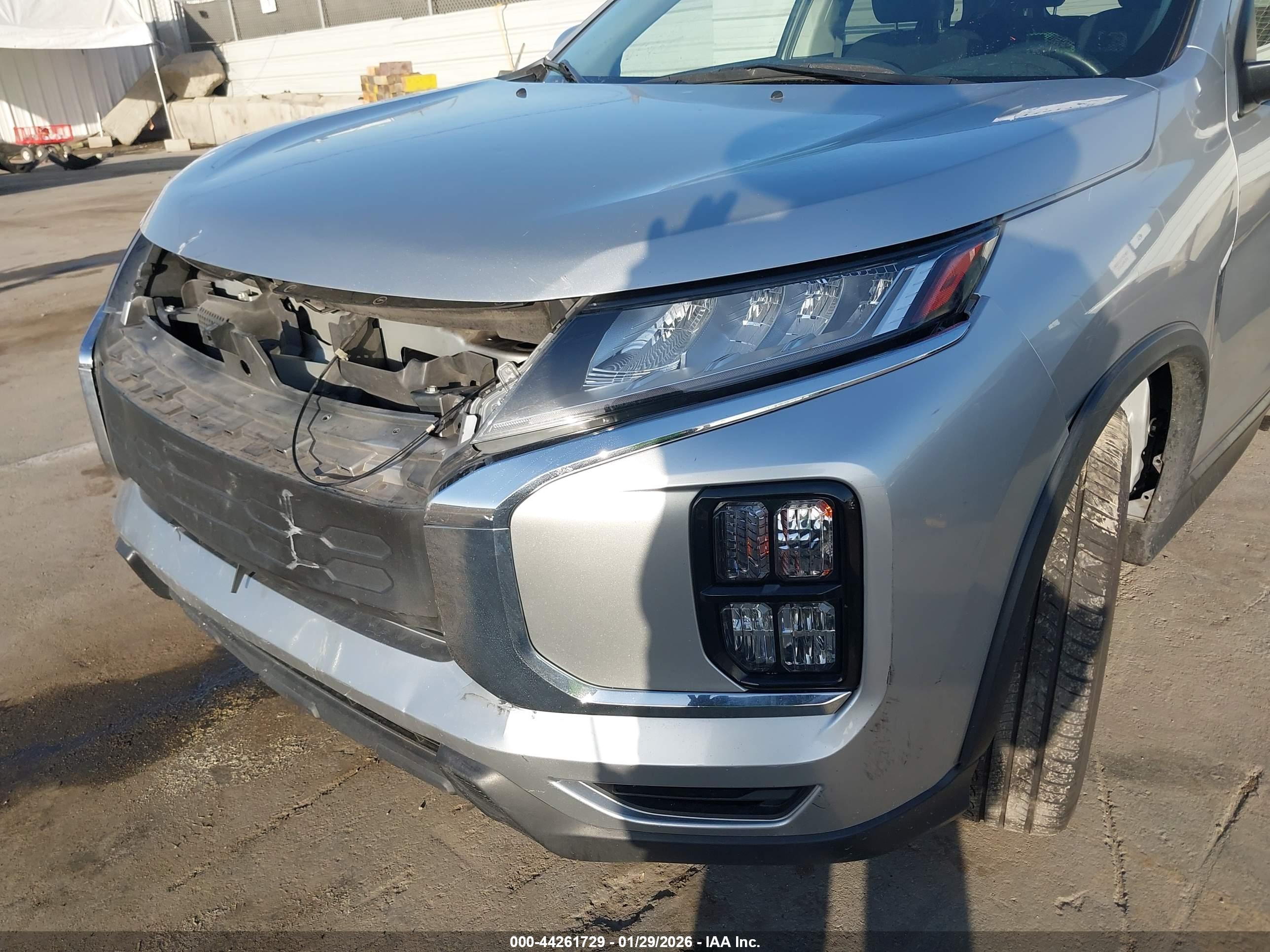 MITSUBISHI OUTLANDER image 6