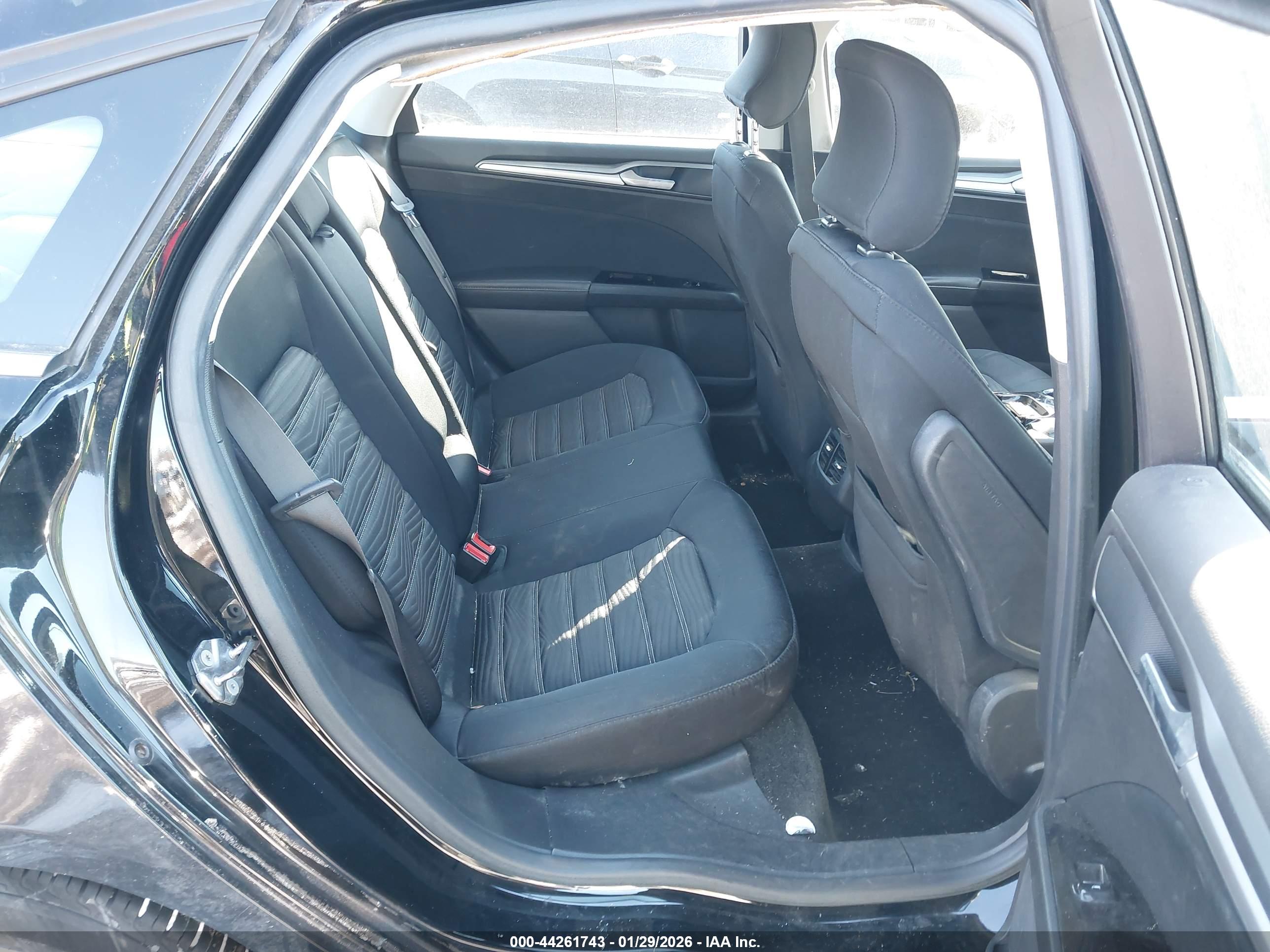 FORD FUSION image 8