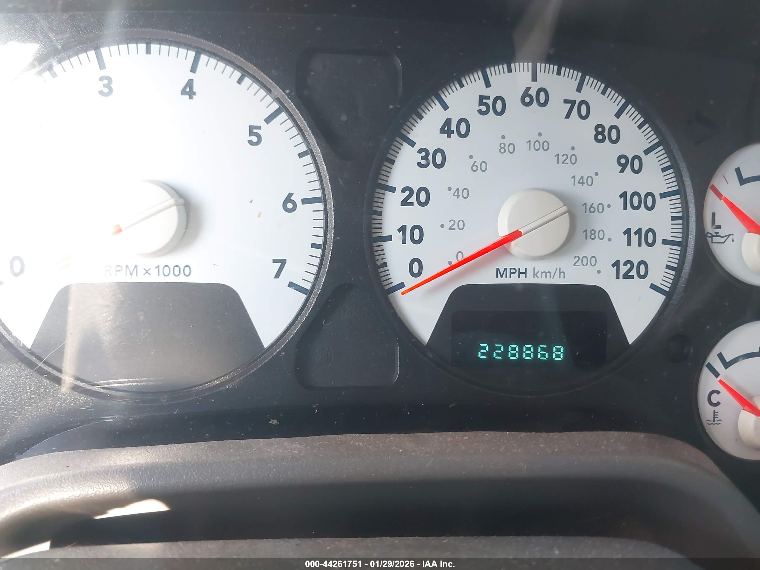 DODGE RAM image 7