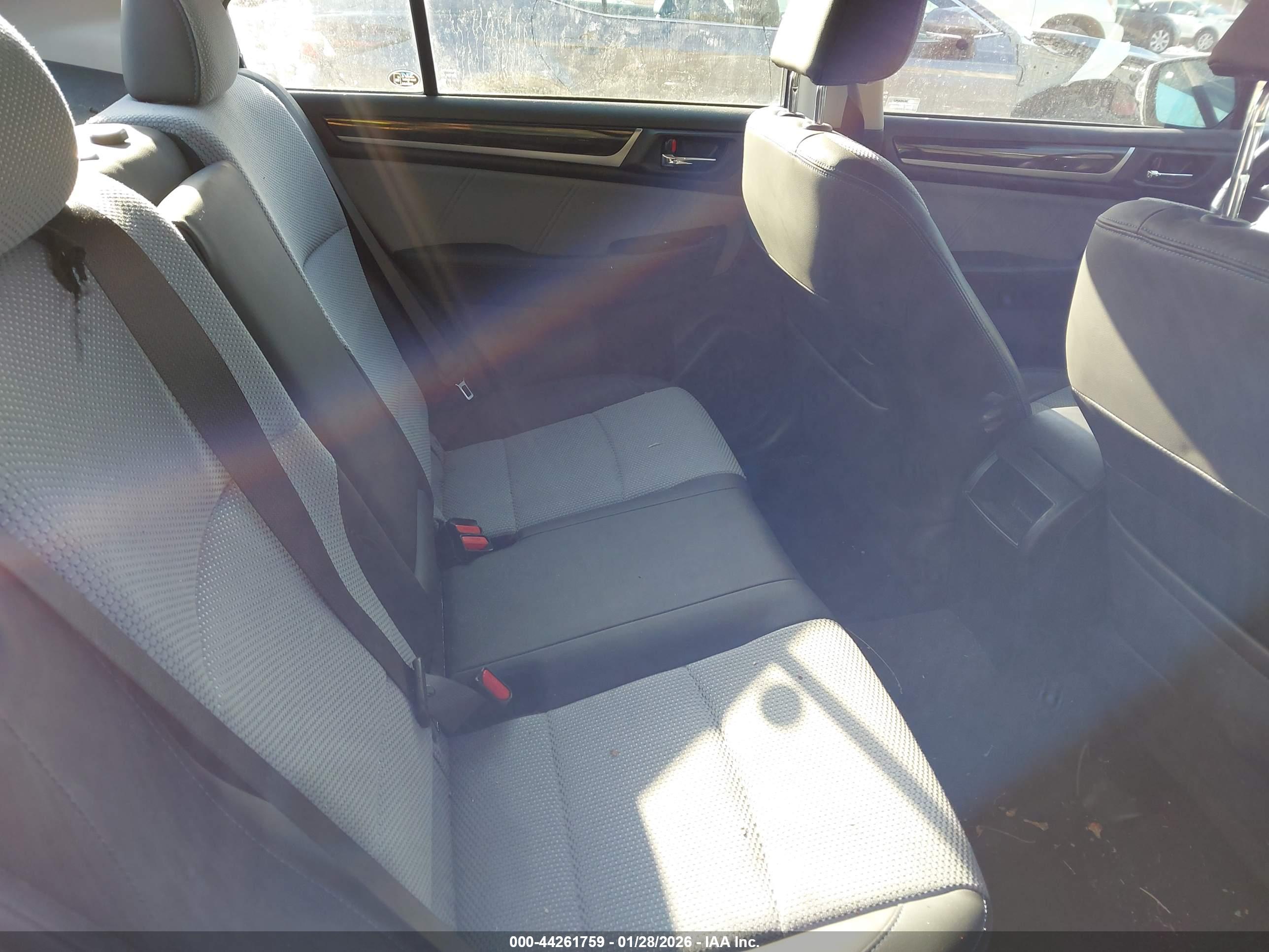 SUBARU LEGACY image 8