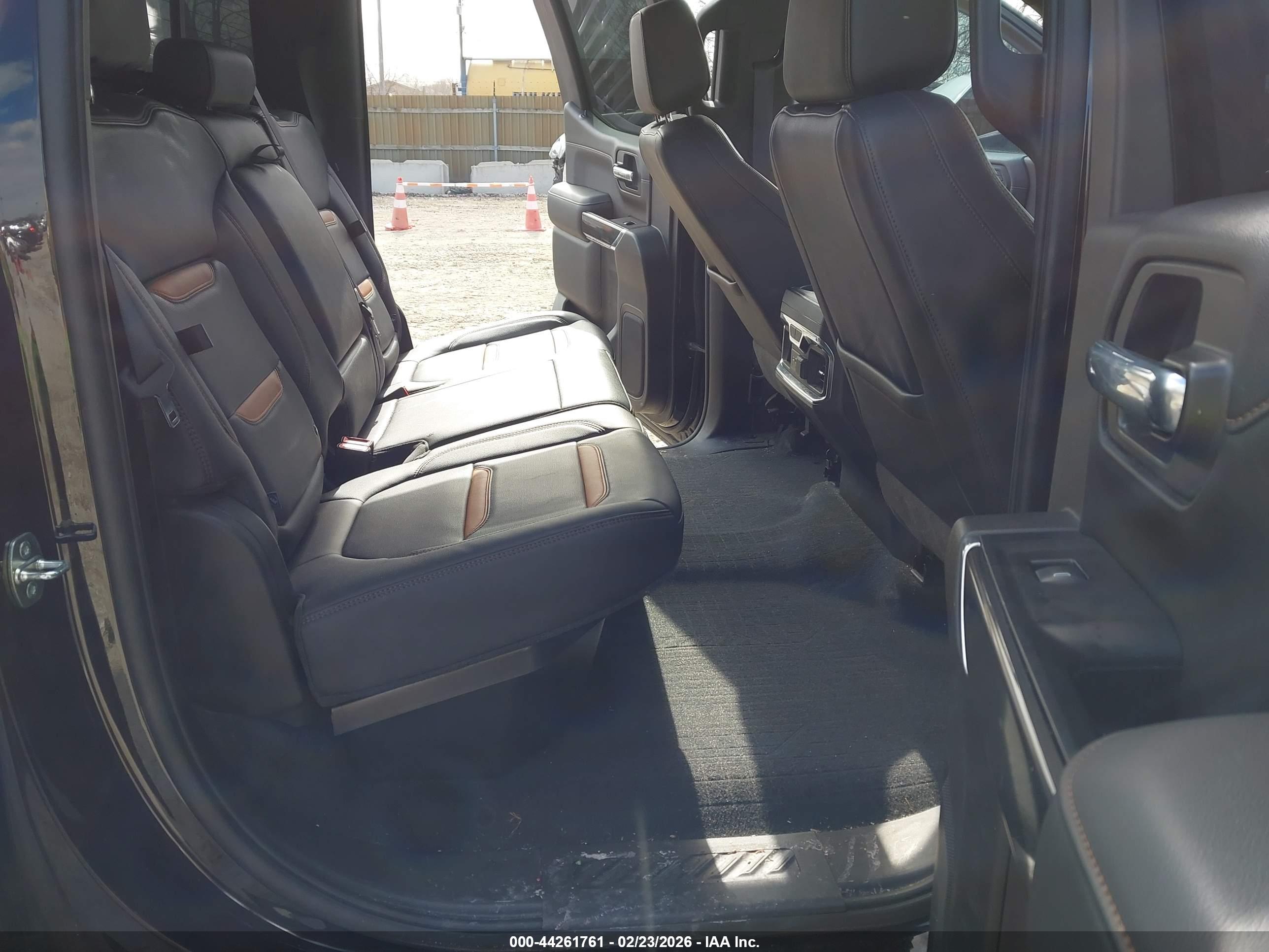 GMC SIERRA image 8