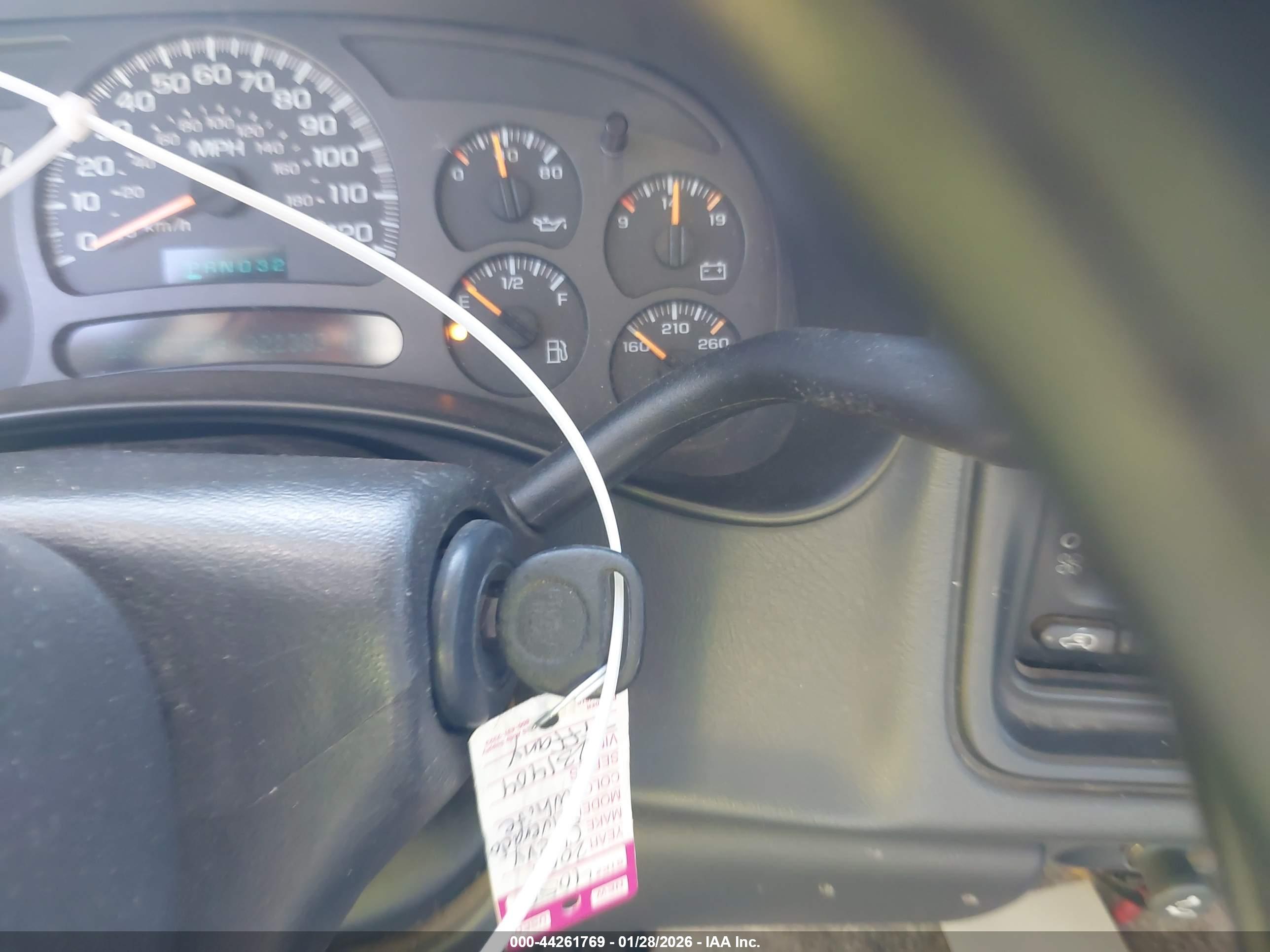 CHEVROLET SILVERADO image 11