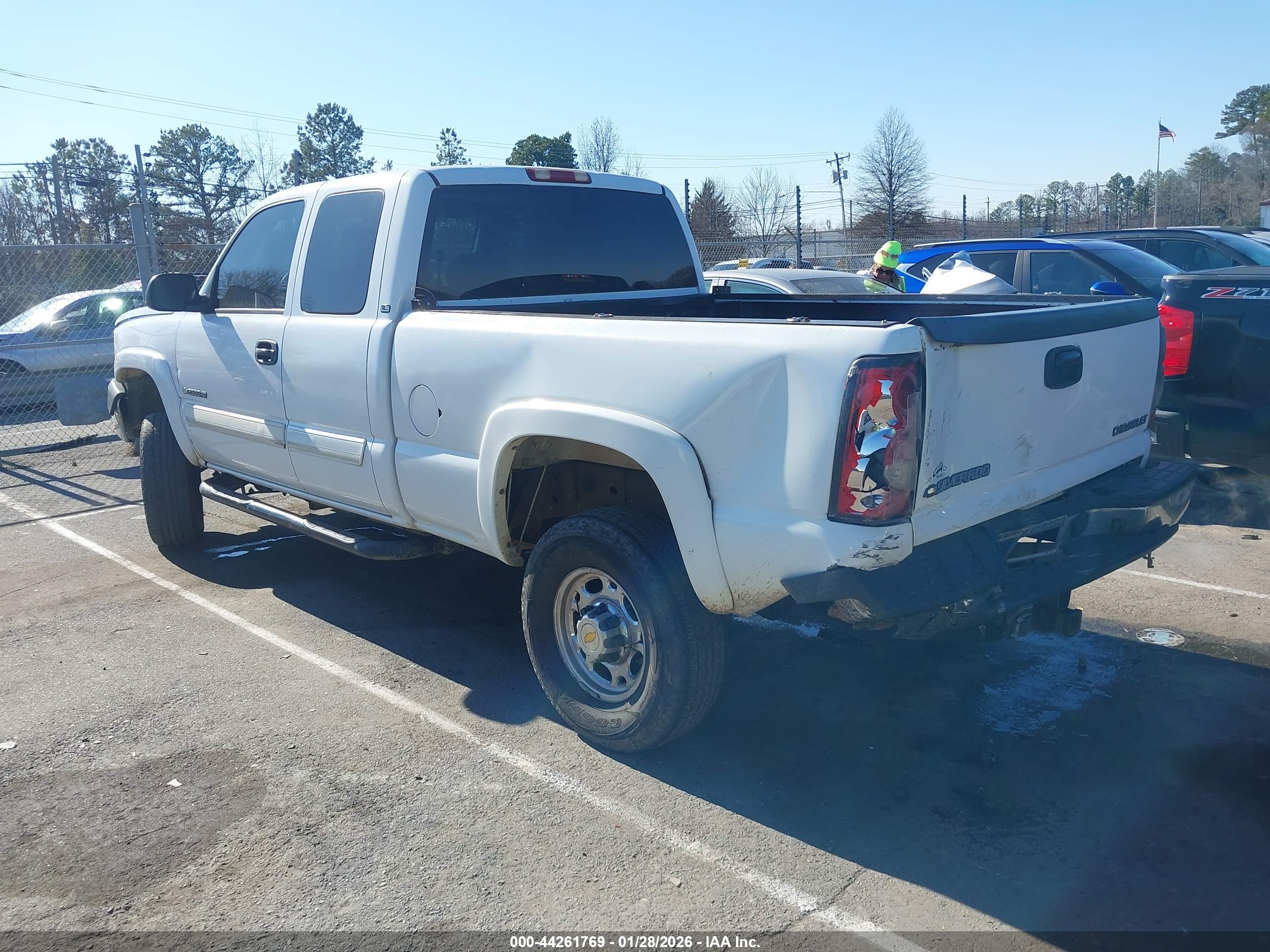 CHEVROLET SILVERADO image 3