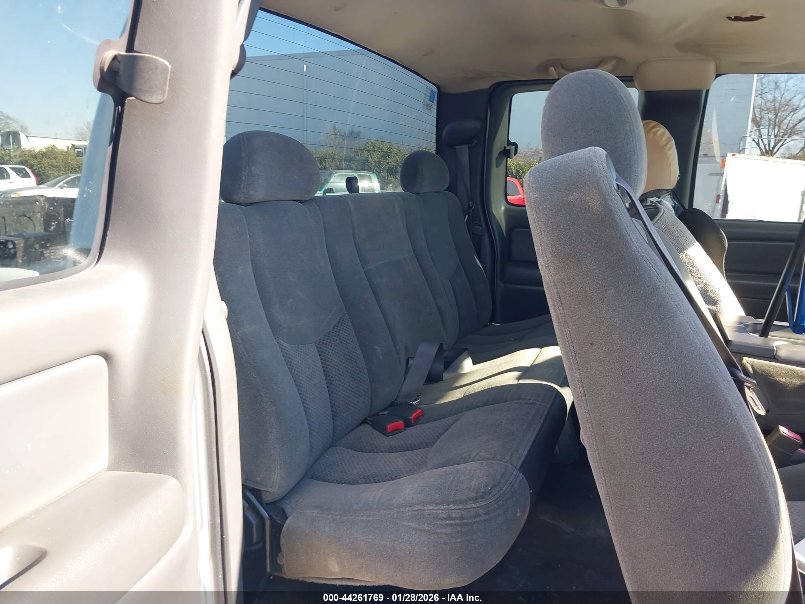 CHEVROLET SILVERADO image 8