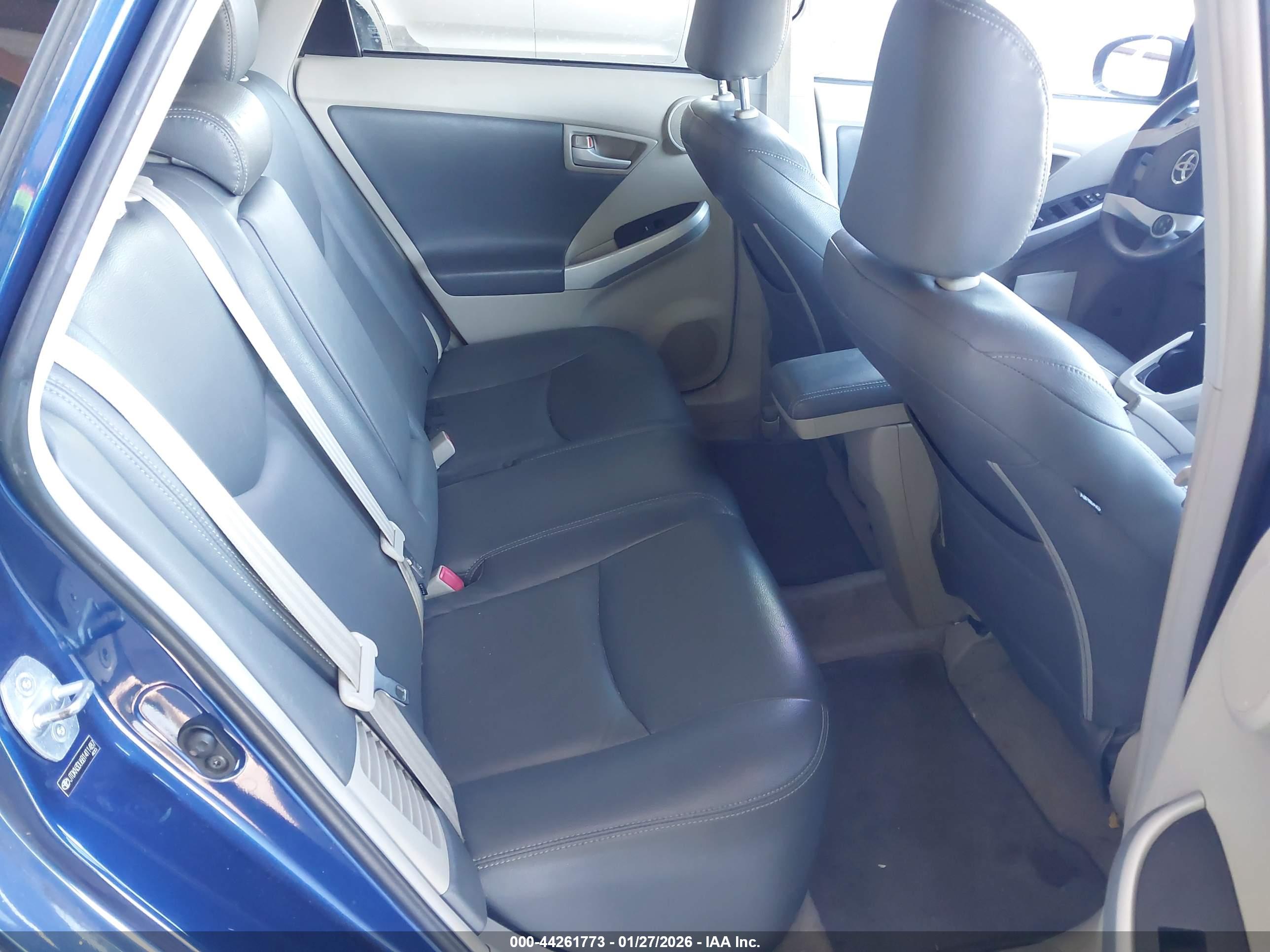 TOYOTA PRIUS image 8