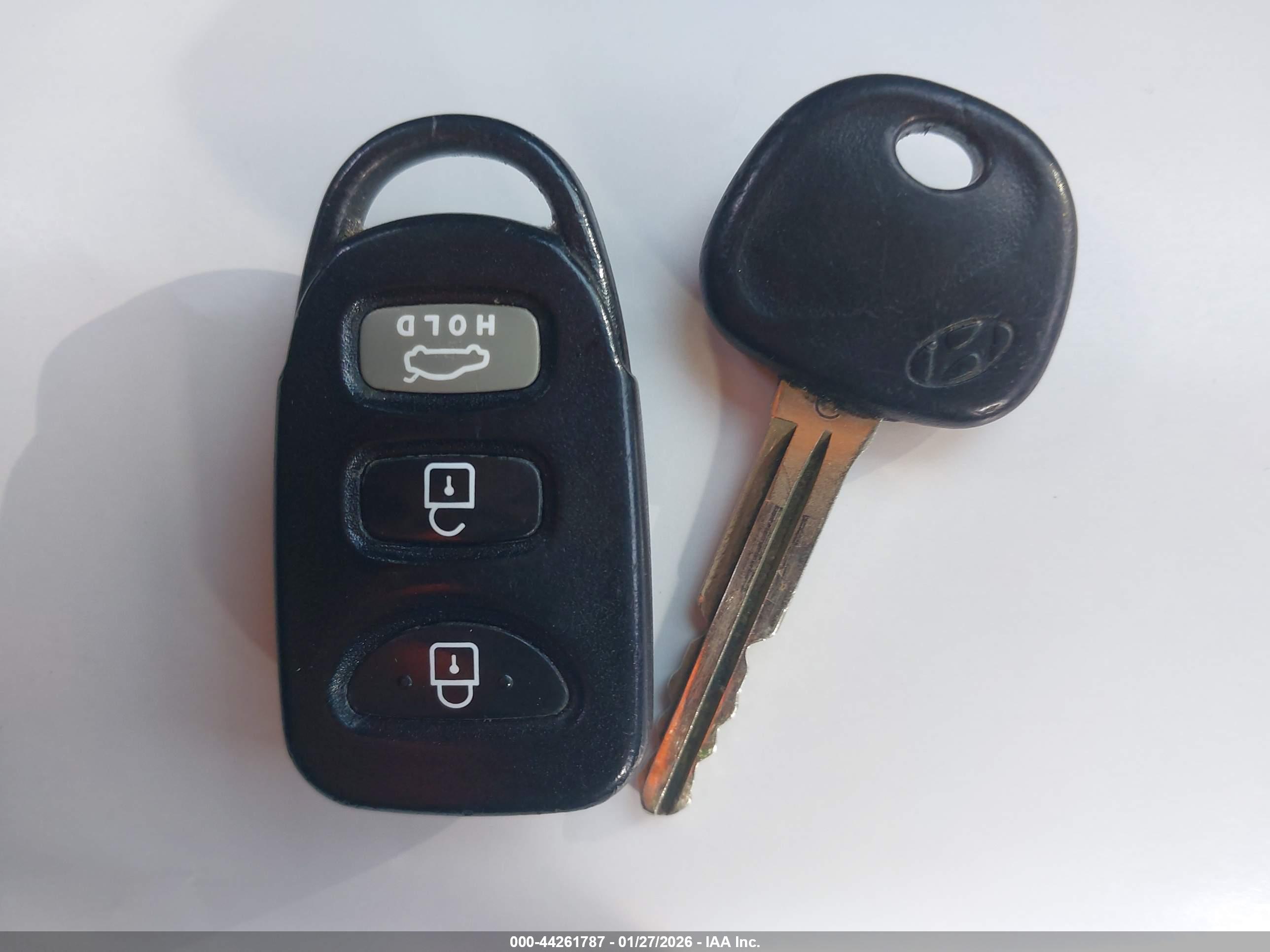 HYUNDAI ELANTRA image 11