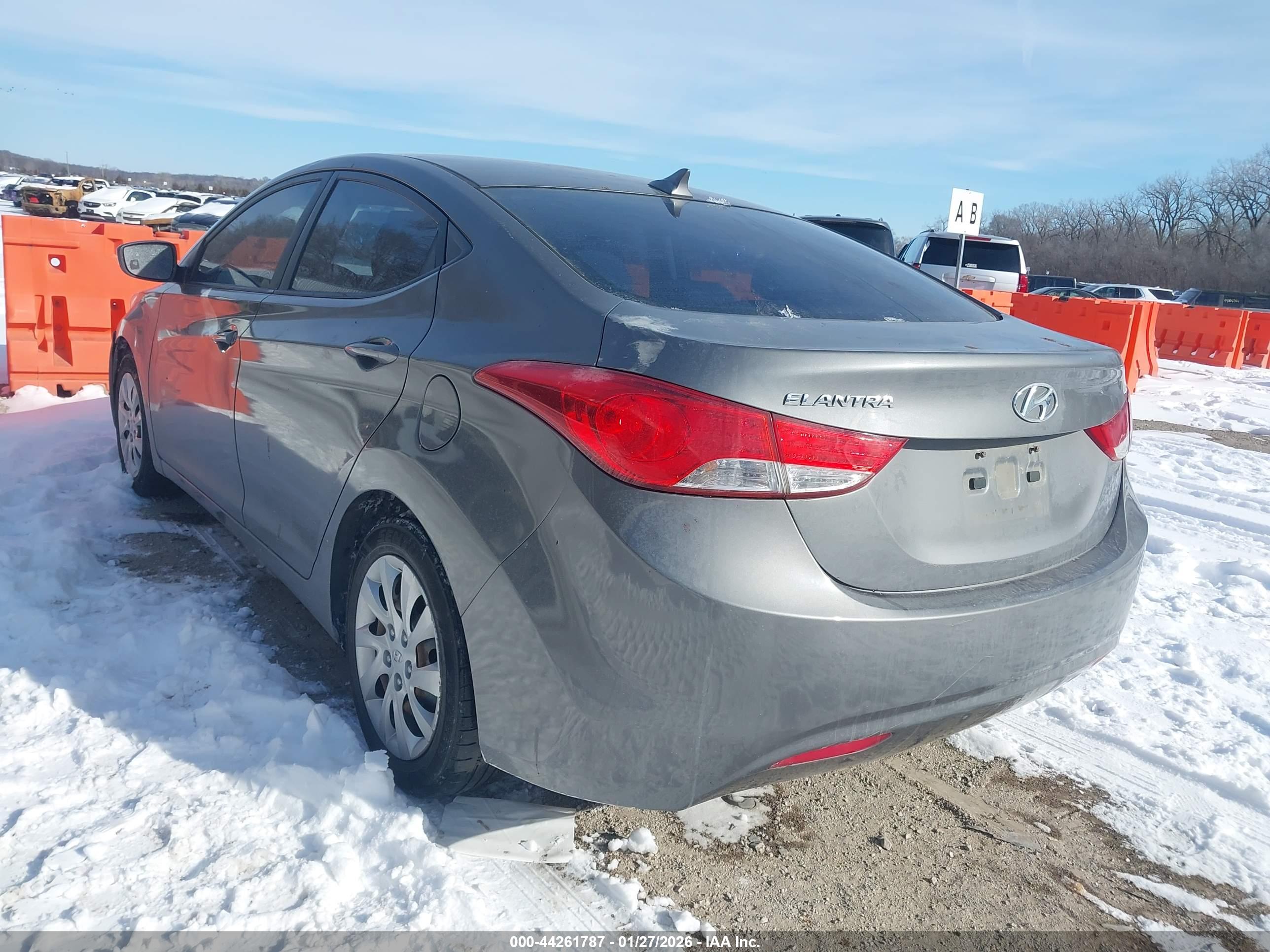 HYUNDAI ELANTRA image 3