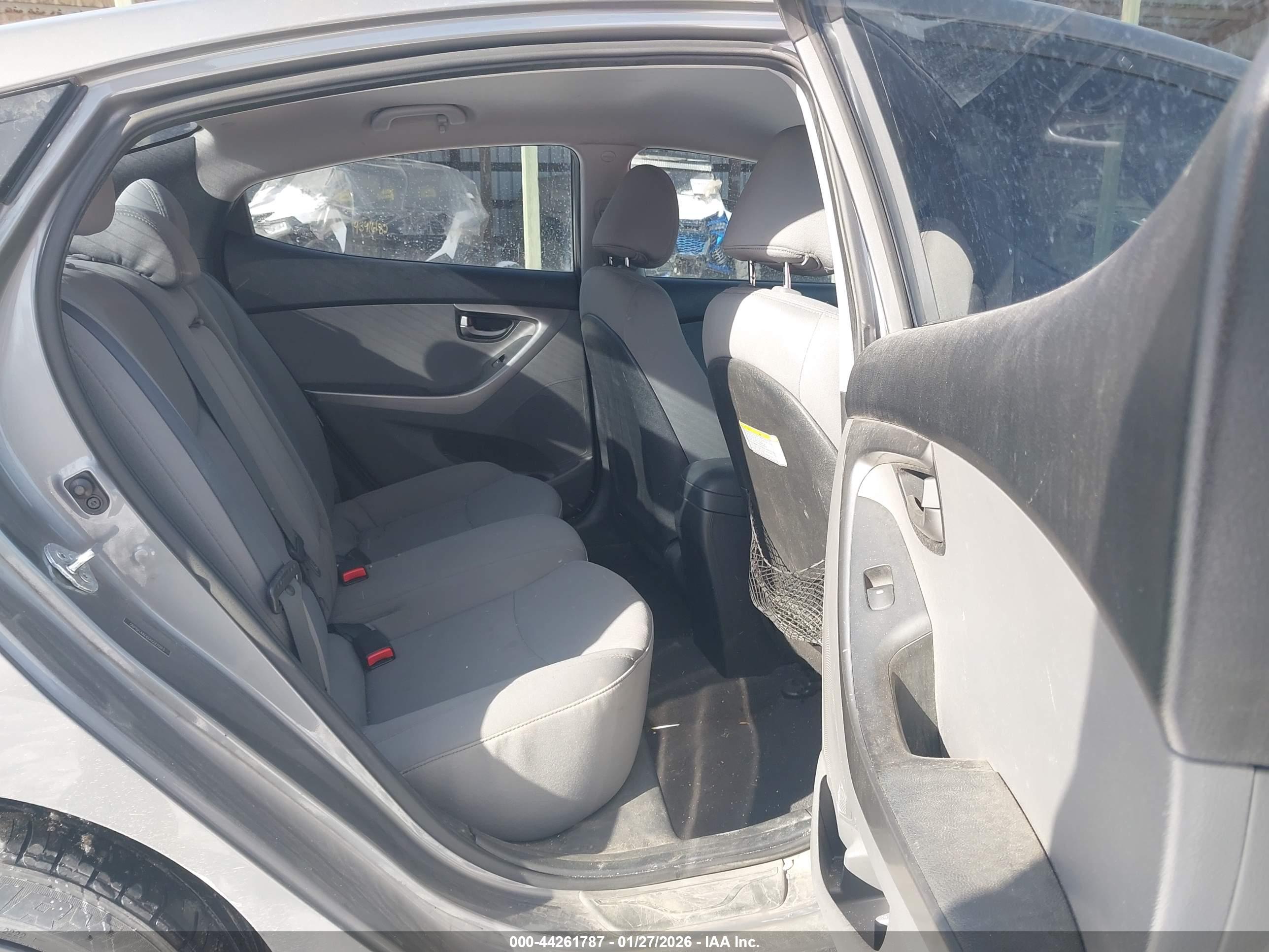 HYUNDAI ELANTRA image 8