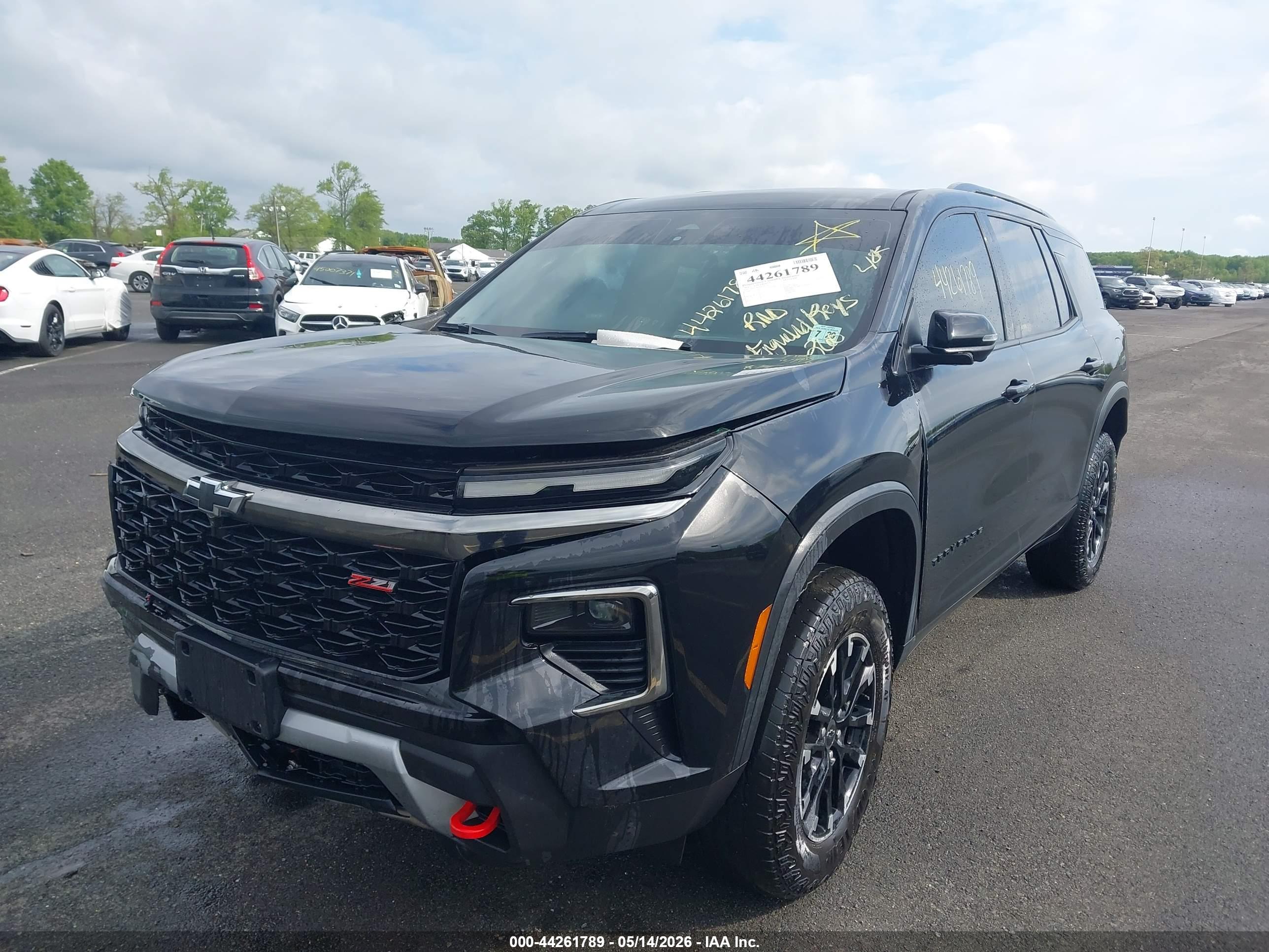 CHEVROLET TRAVERSE image 2