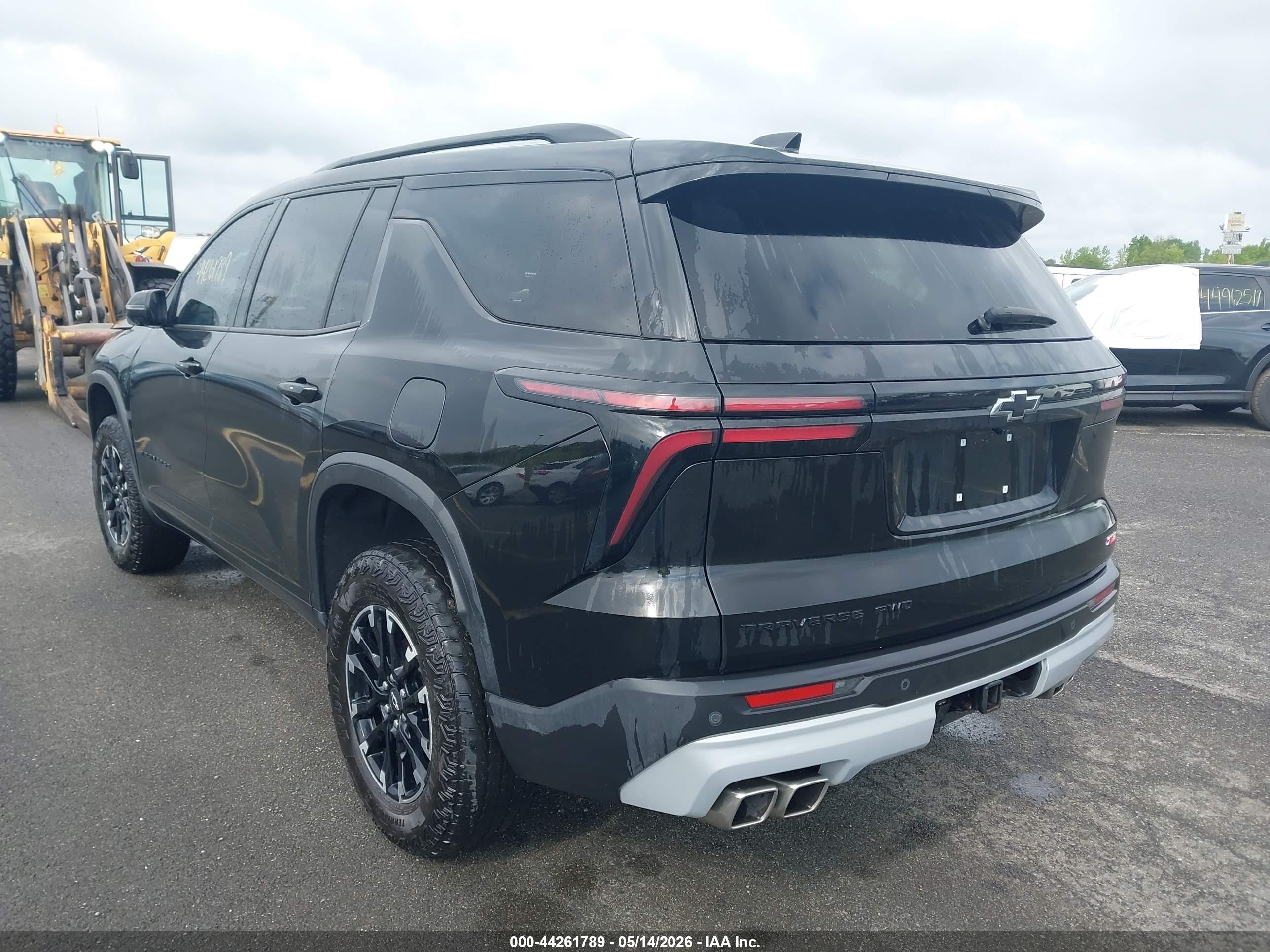 CHEVROLET TRAVERSE image 3