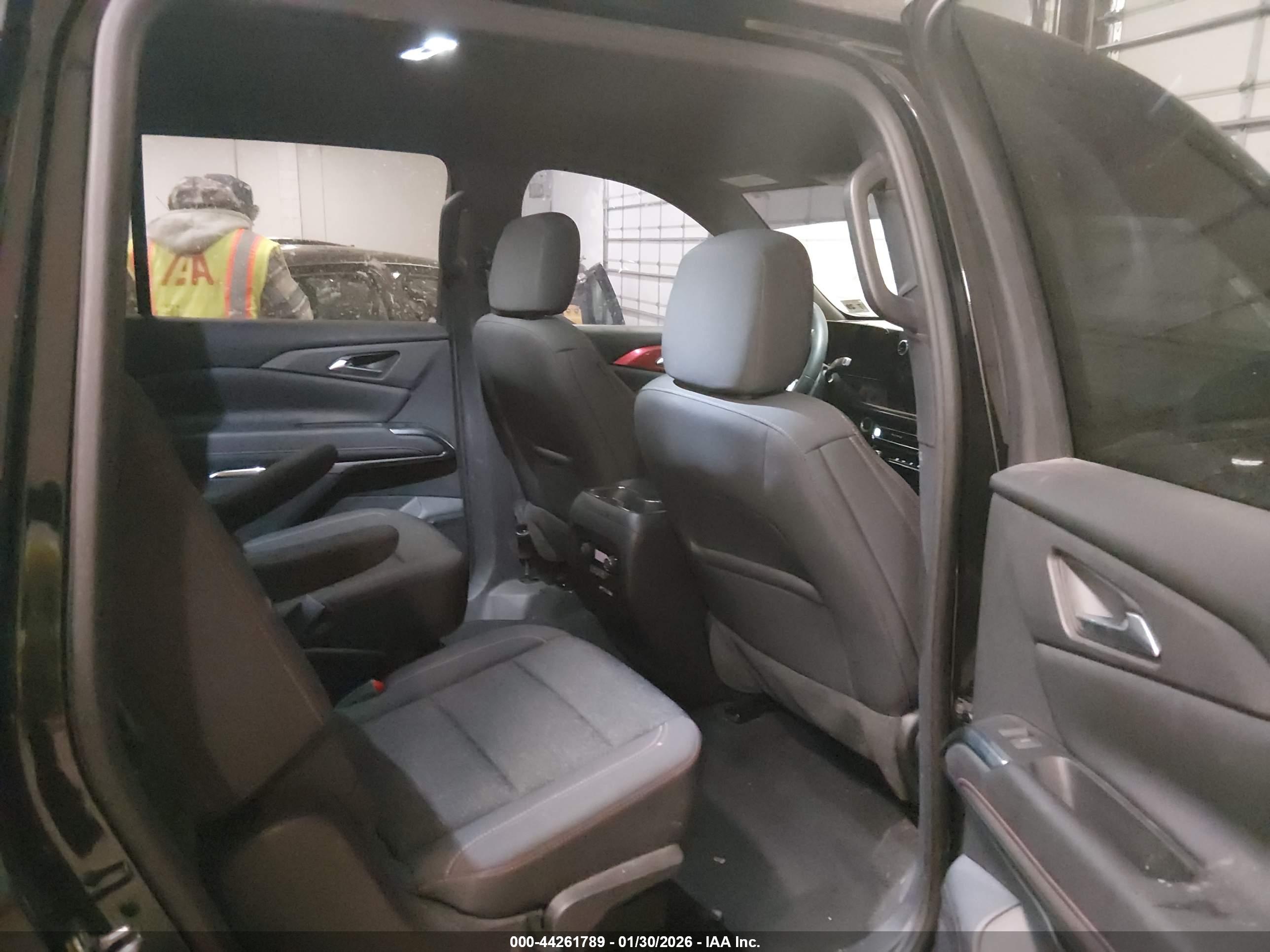 CHEVROLET TRAVERSE image 8