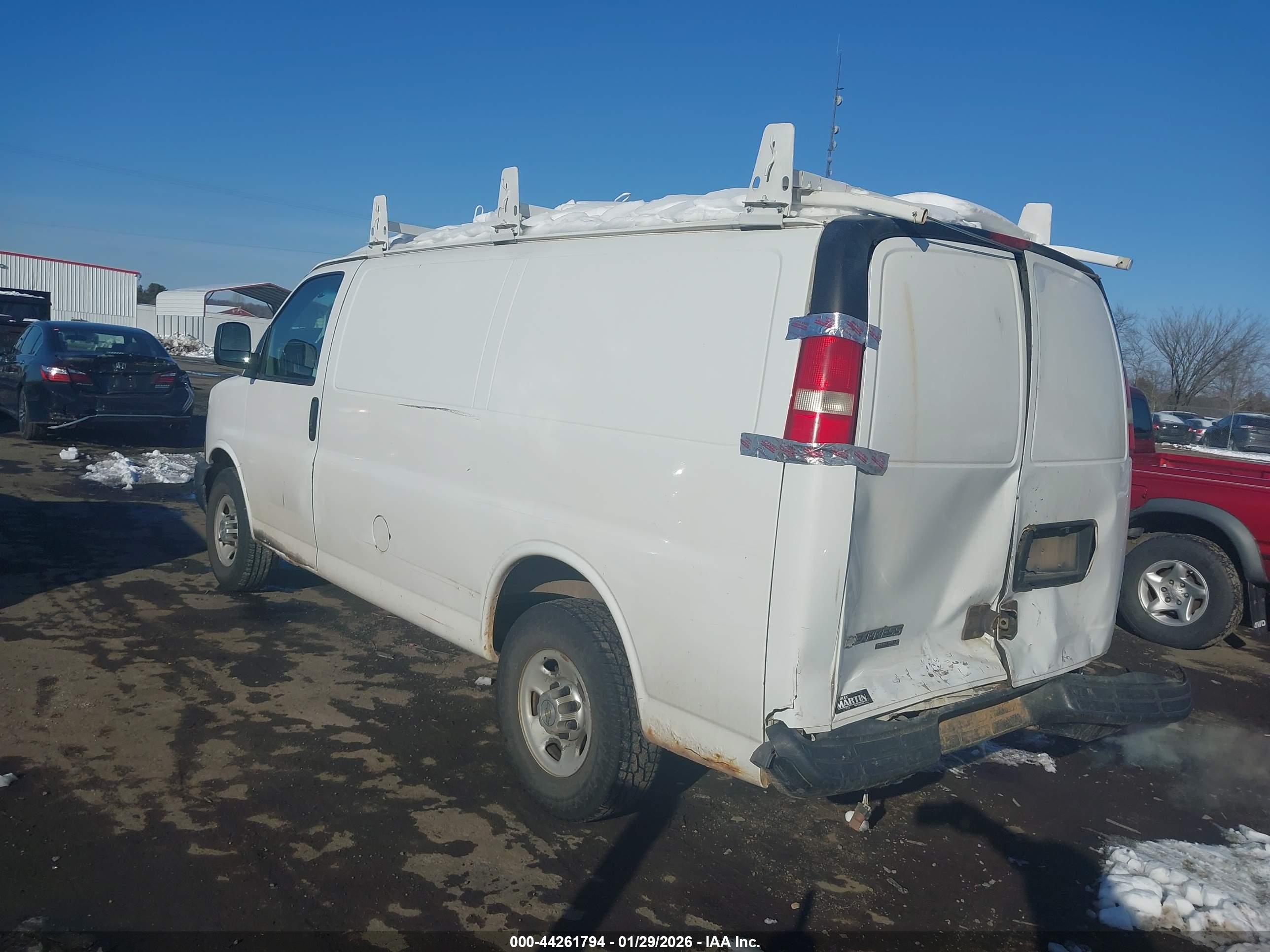 CHEVROLET EXPRESS image 3