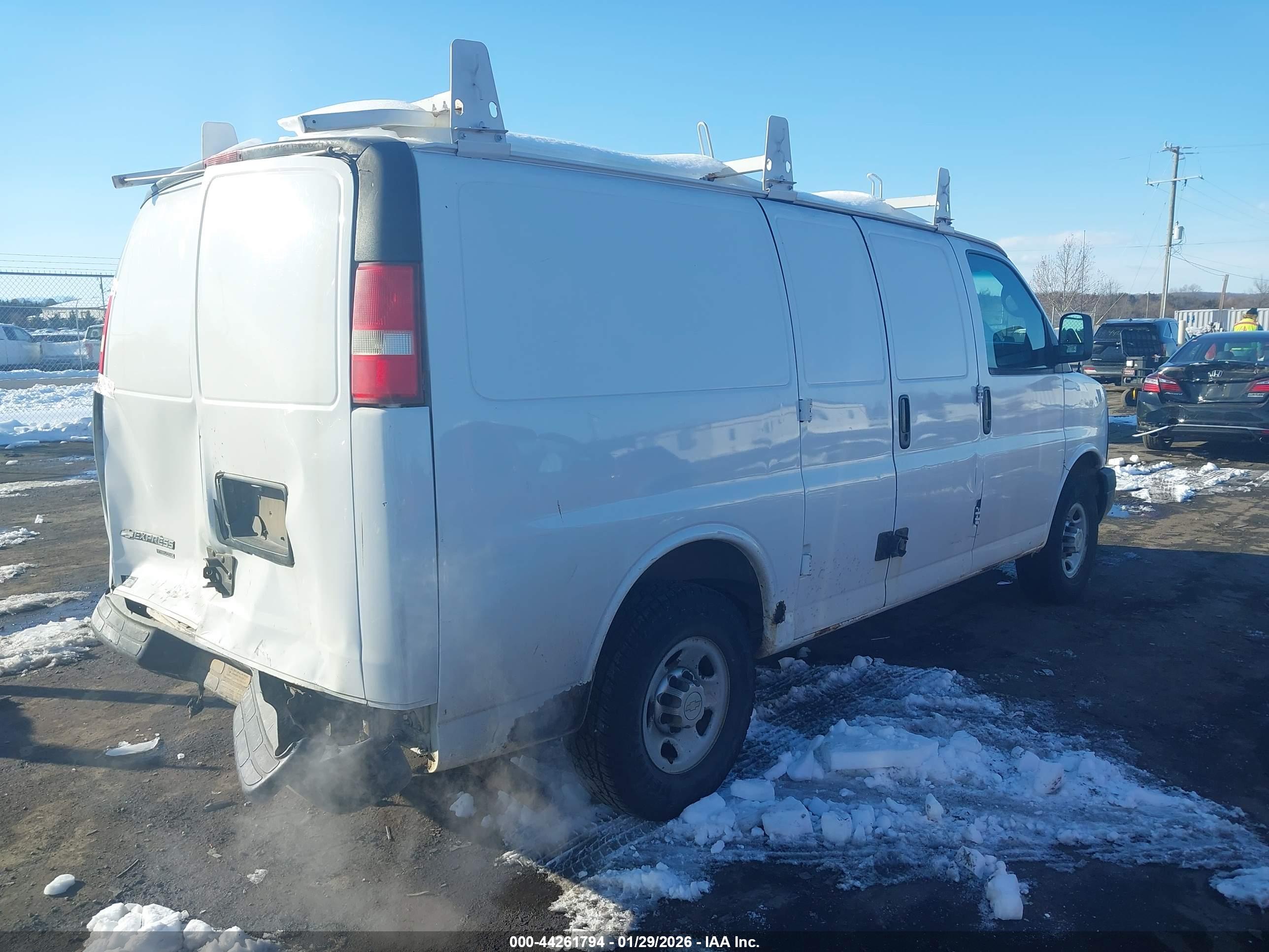 CHEVROLET EXPRESS image 4