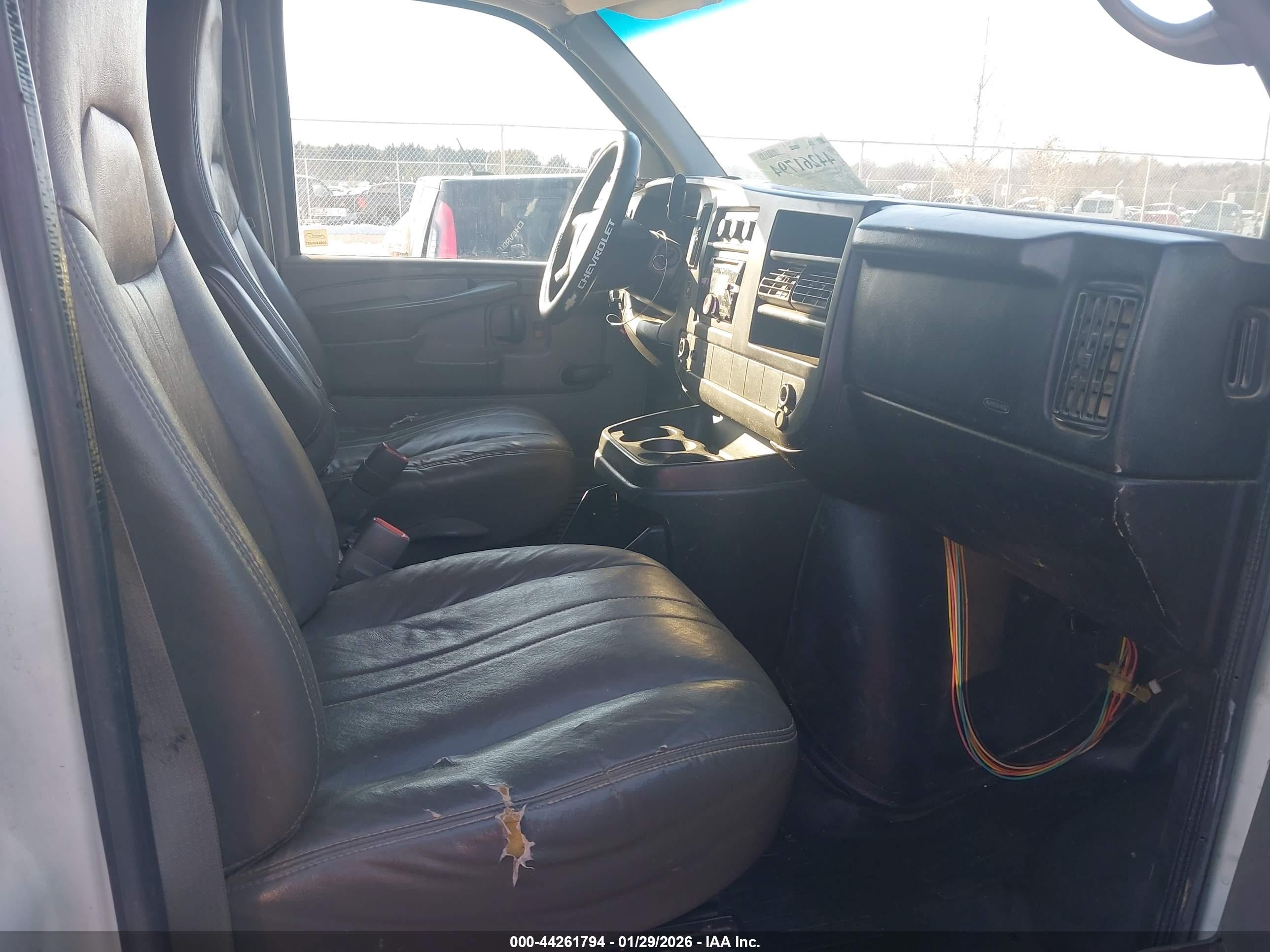 CHEVROLET EXPRESS image 5