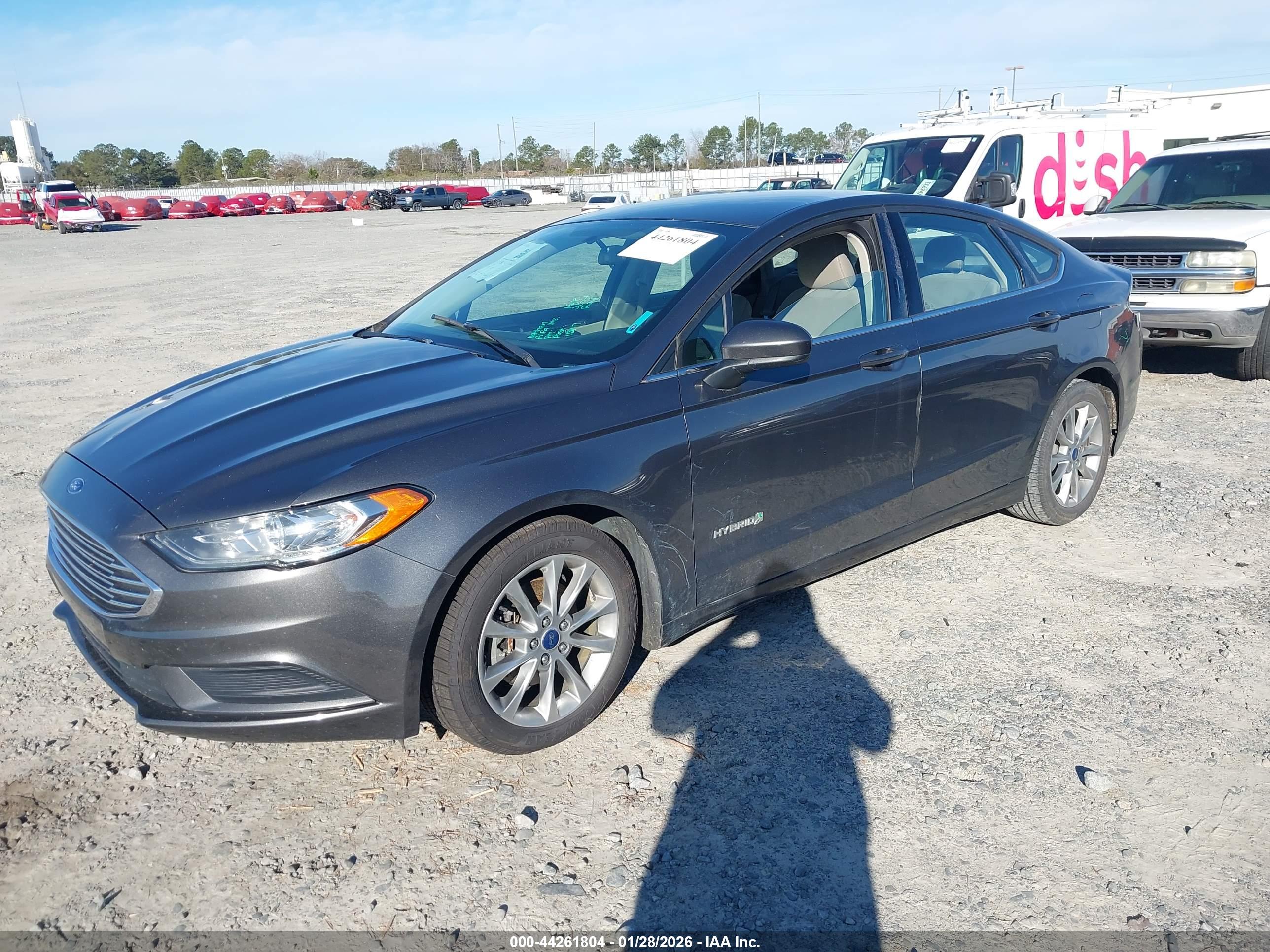 FORD FUSION image 2