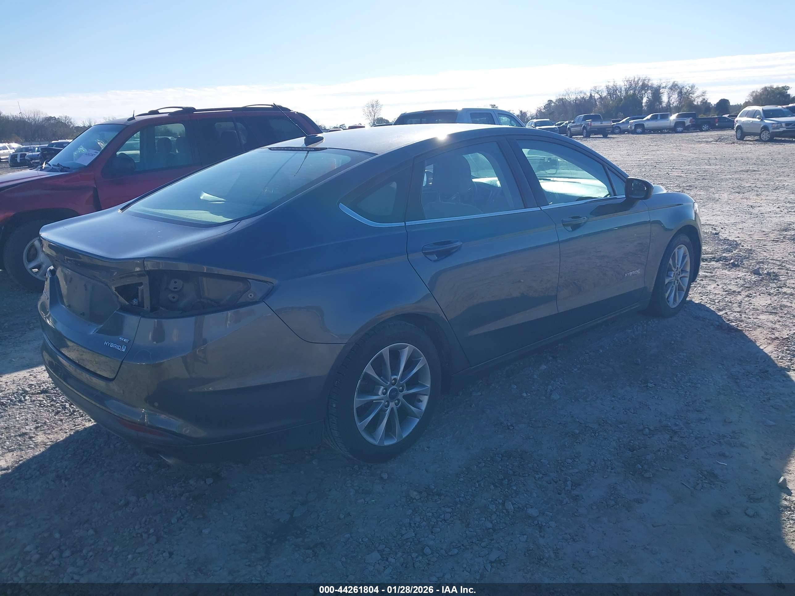FORD FUSION image 4