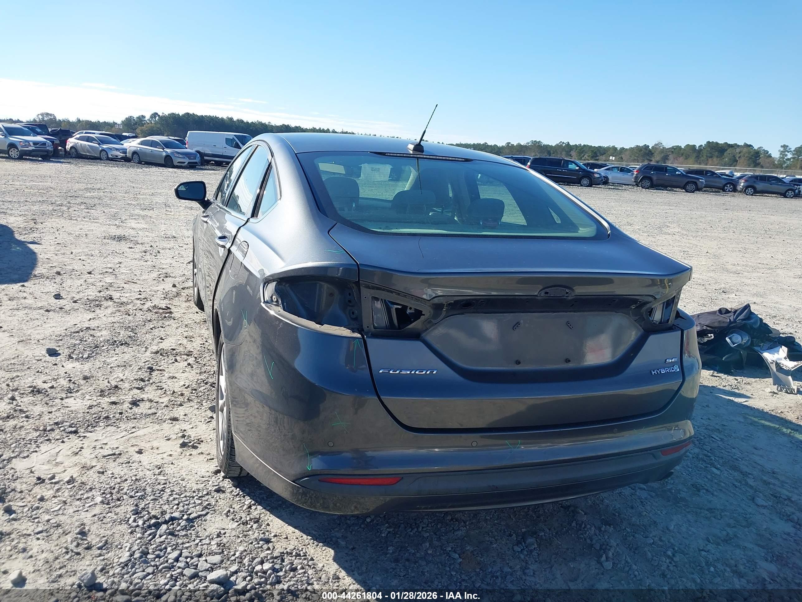 FORD FUSION image 6