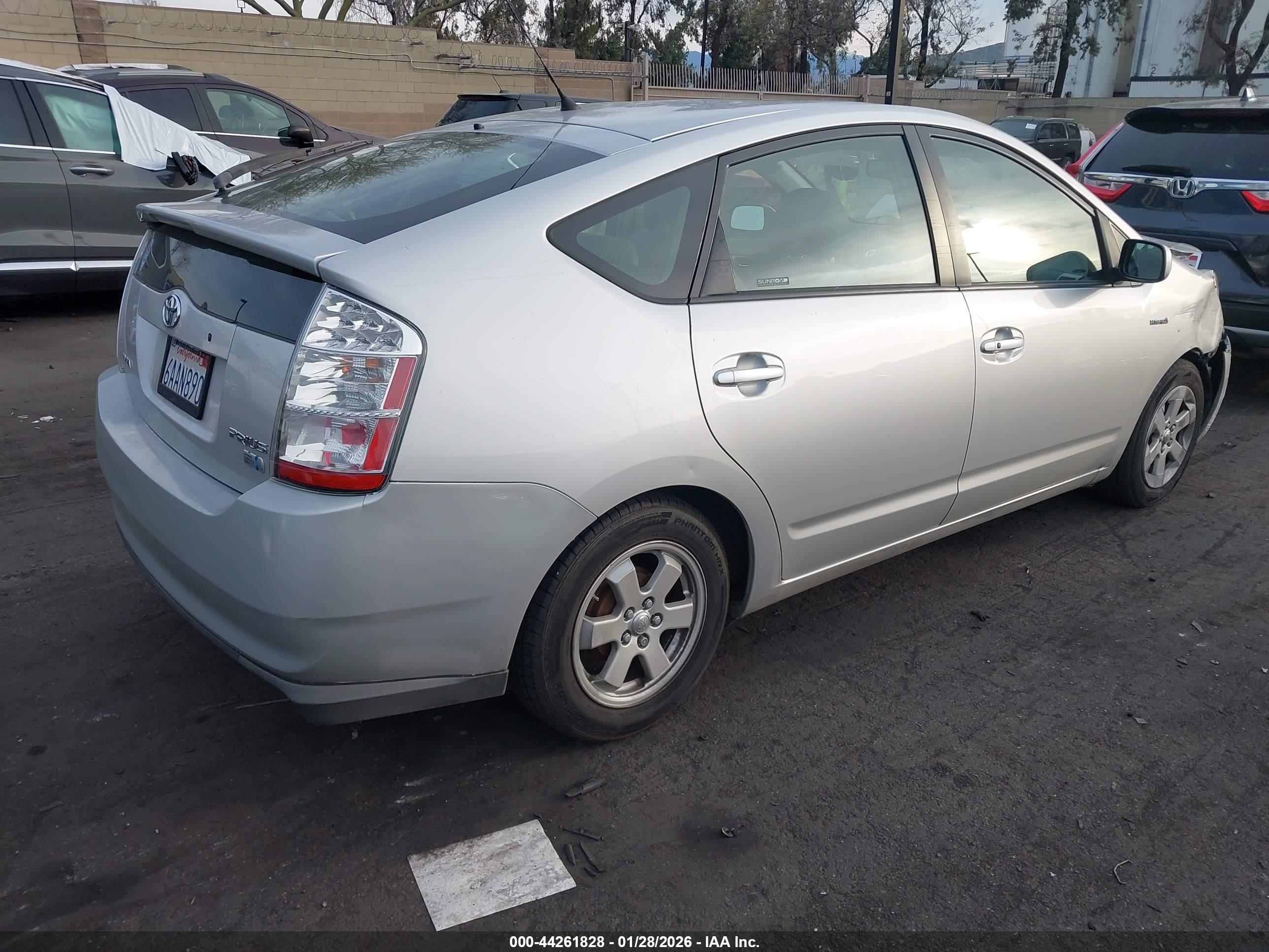 TOYOTA PRIUS image 4