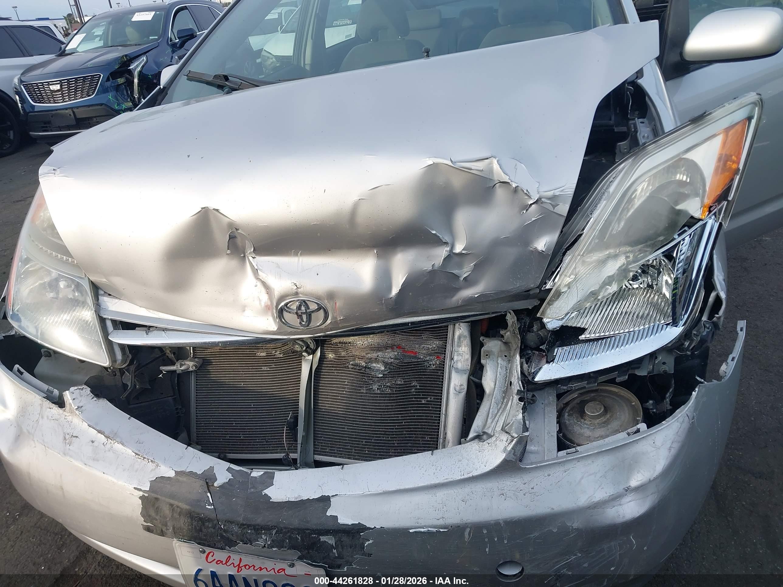 TOYOTA PRIUS image 6