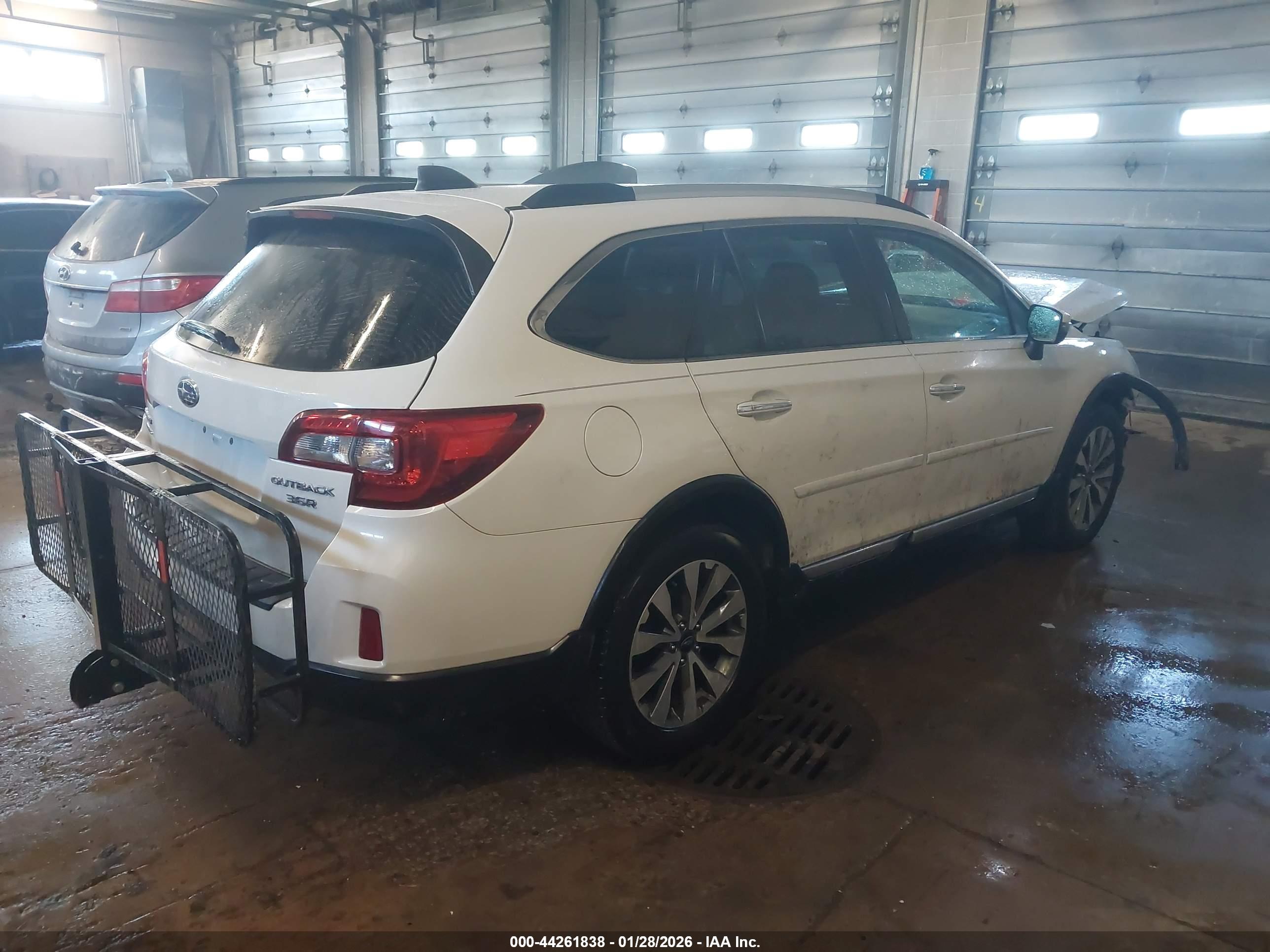 SUBARU OUTBACK image 4