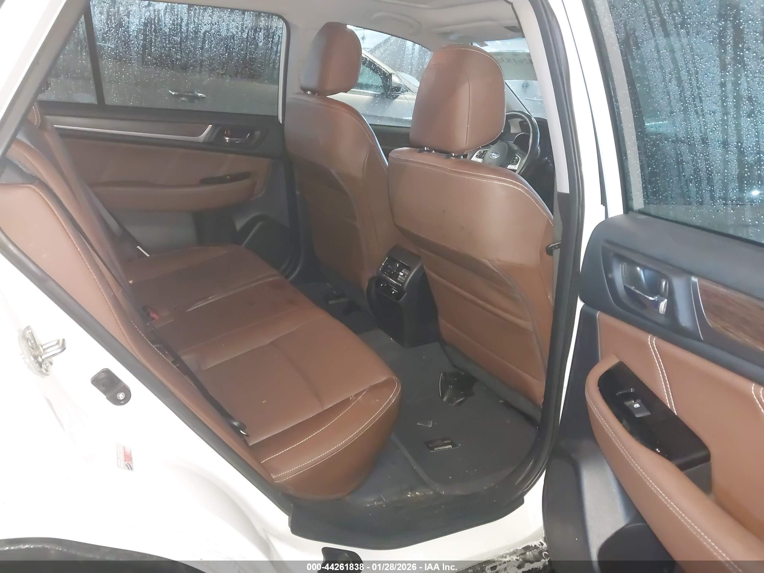 SUBARU OUTBACK image 8