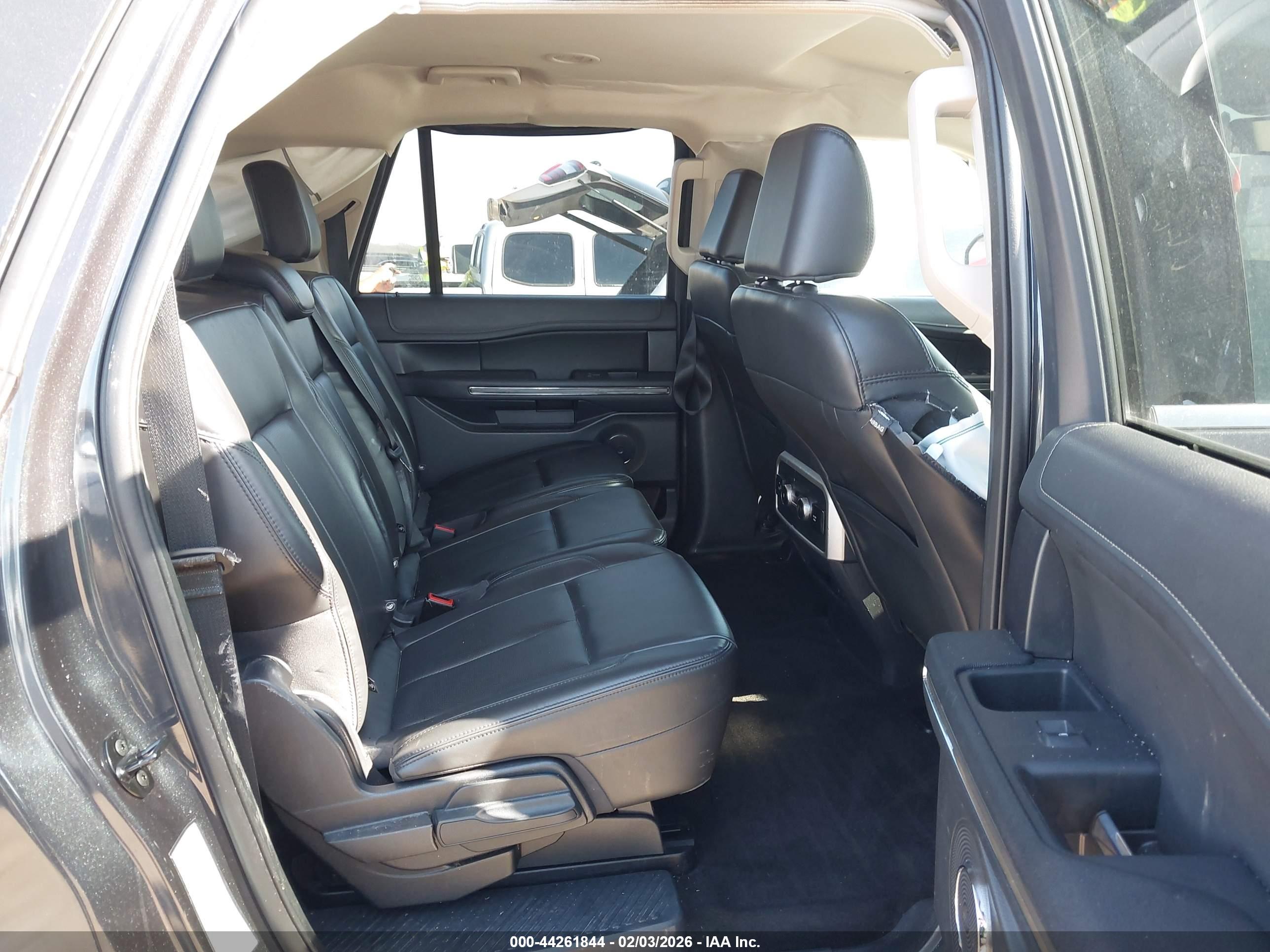 FORD EXPEDITION image 8