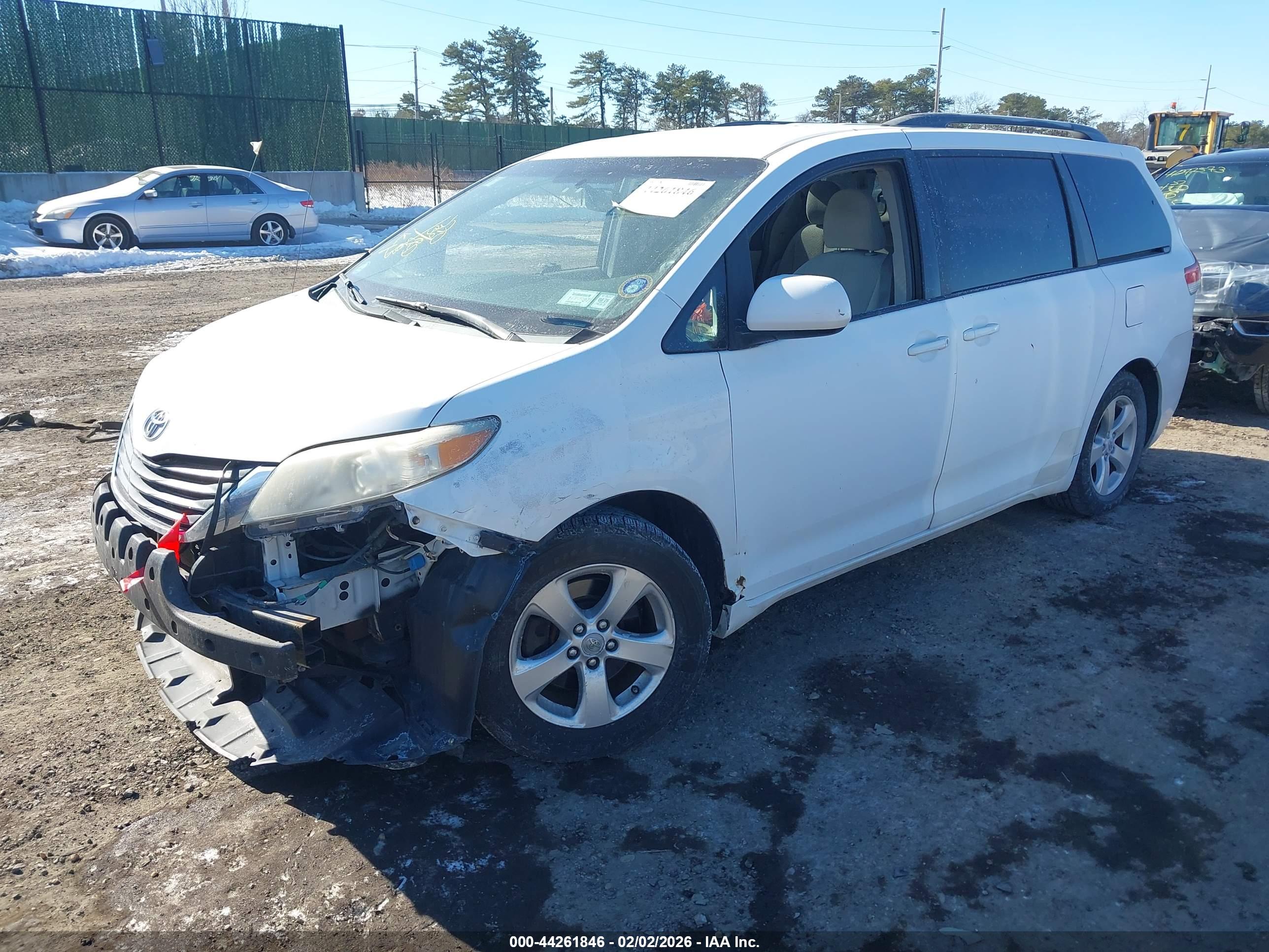 TOYOTA SIENNA image 2