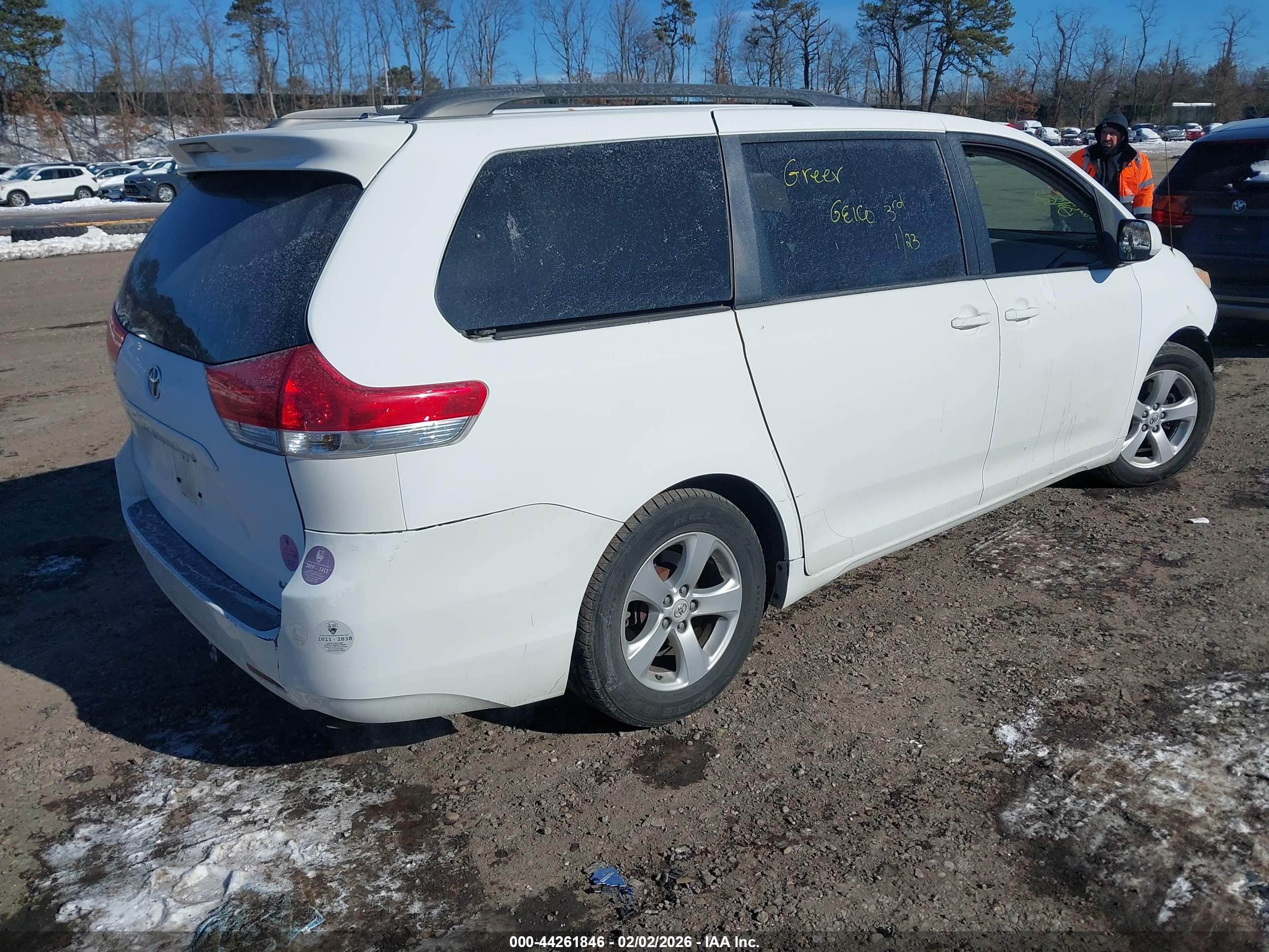TOYOTA SIENNA image 4