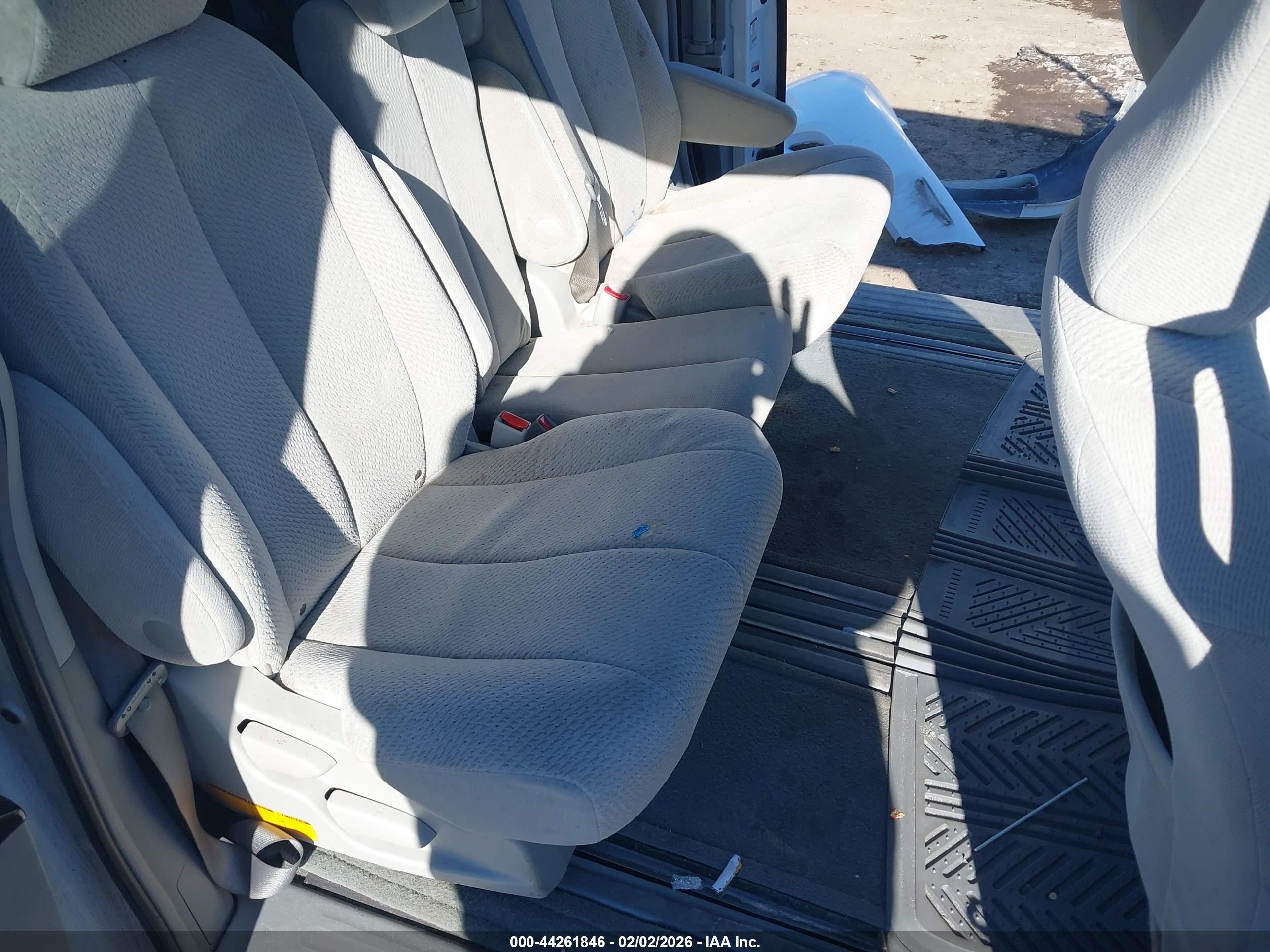 TOYOTA SIENNA image 8